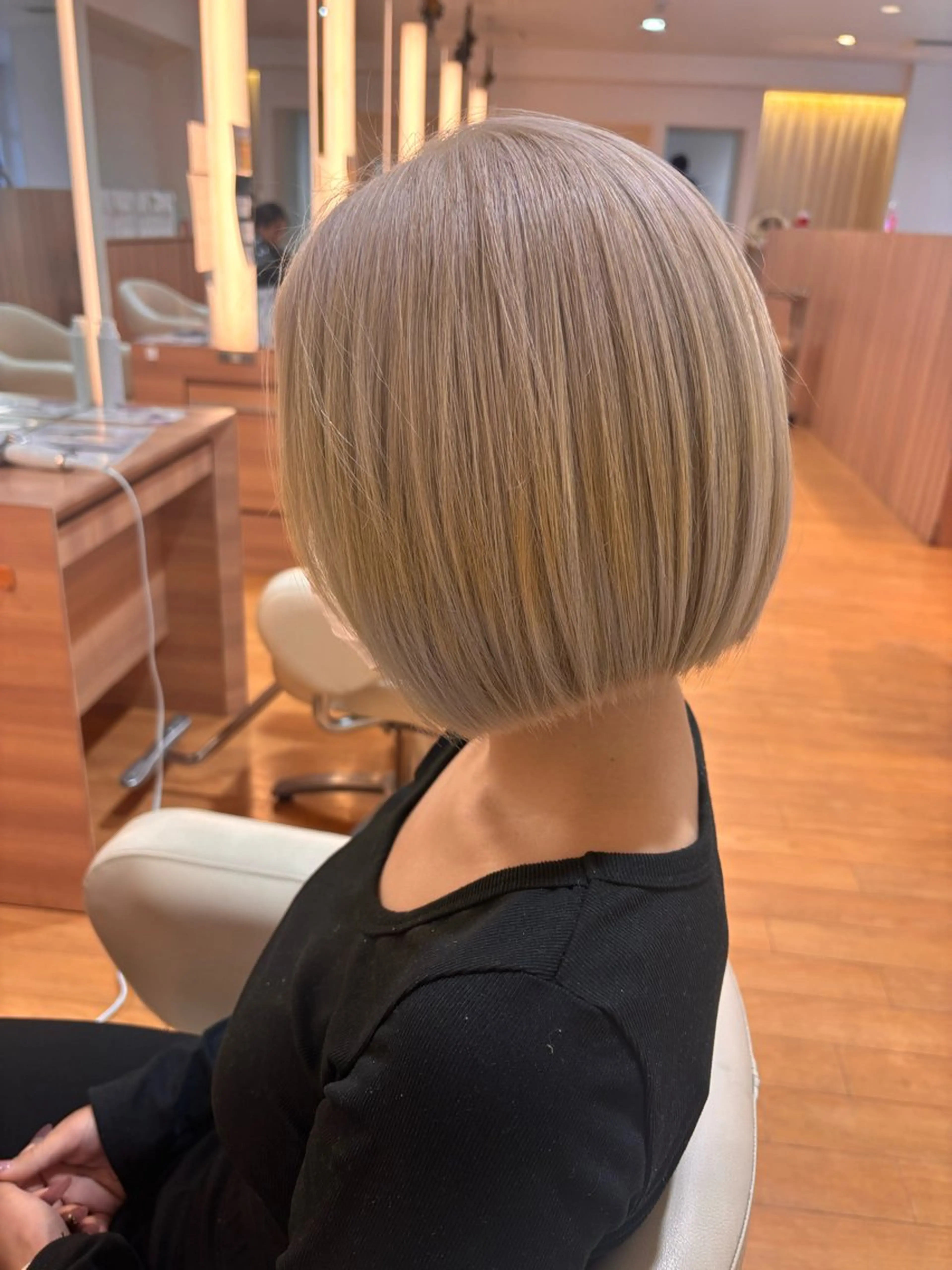 ショート カラー 岡 愛梨のヘアスタイル