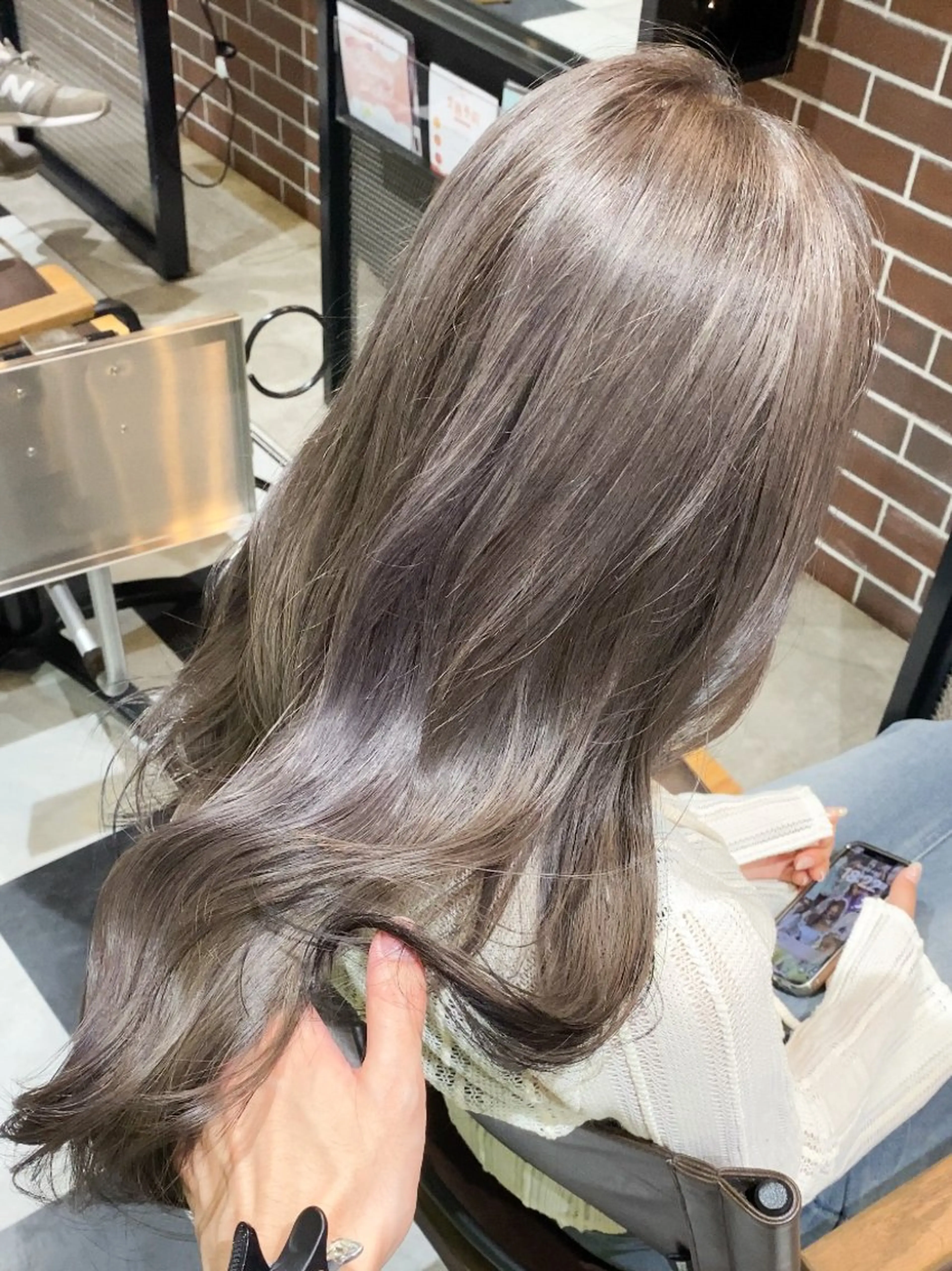 🟧🔻艶と透明感を引き出す🔻🟧　　　　　　　　　　　　　　　　　　　カラー➕艶髪トリートメントの写真