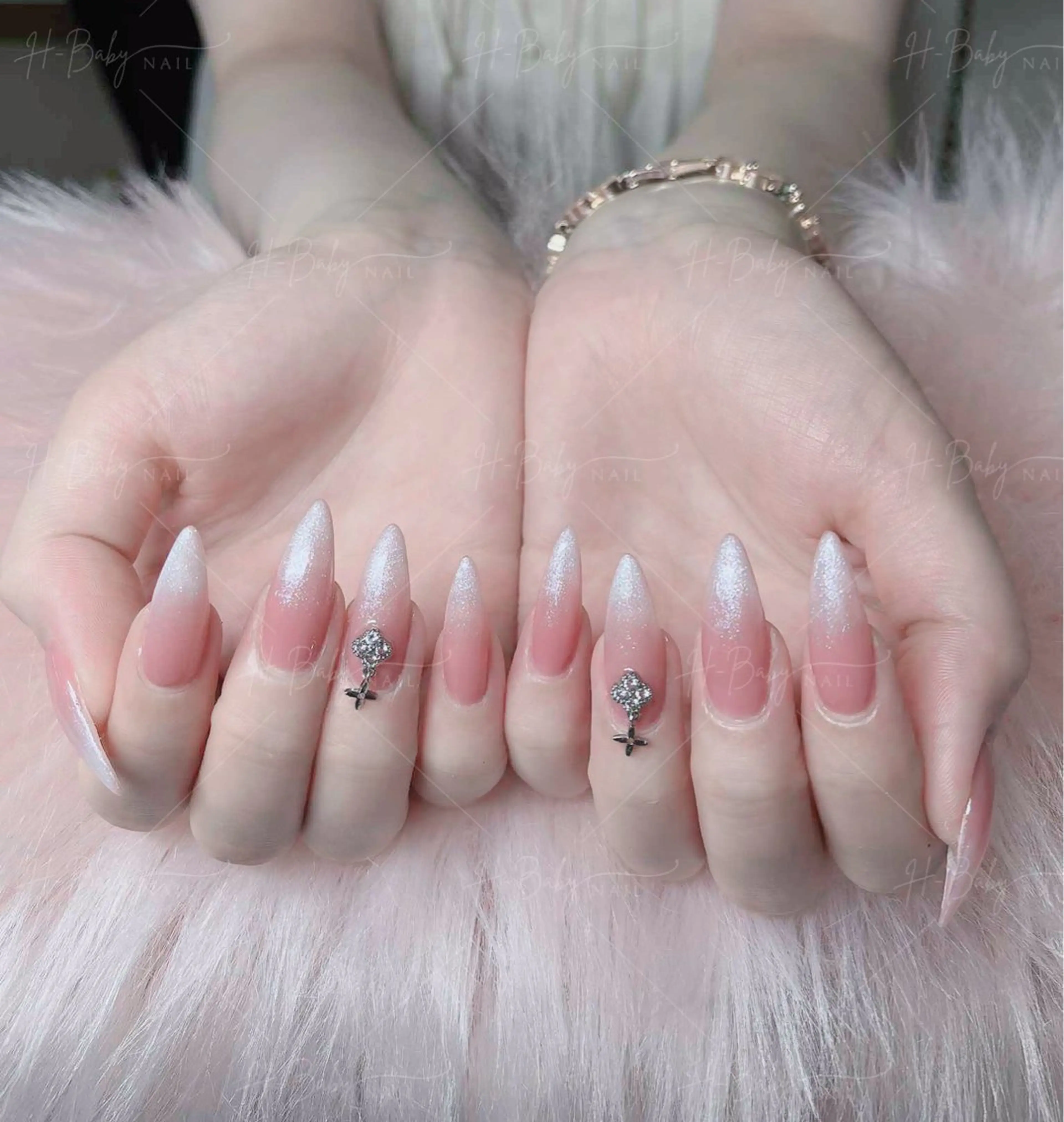 ネイル フレンチネイル ジェルネイル ガラスフレンチ ハロウィン ハート H.baby nail所属・H.baby Nail Salonのネイルデザイン