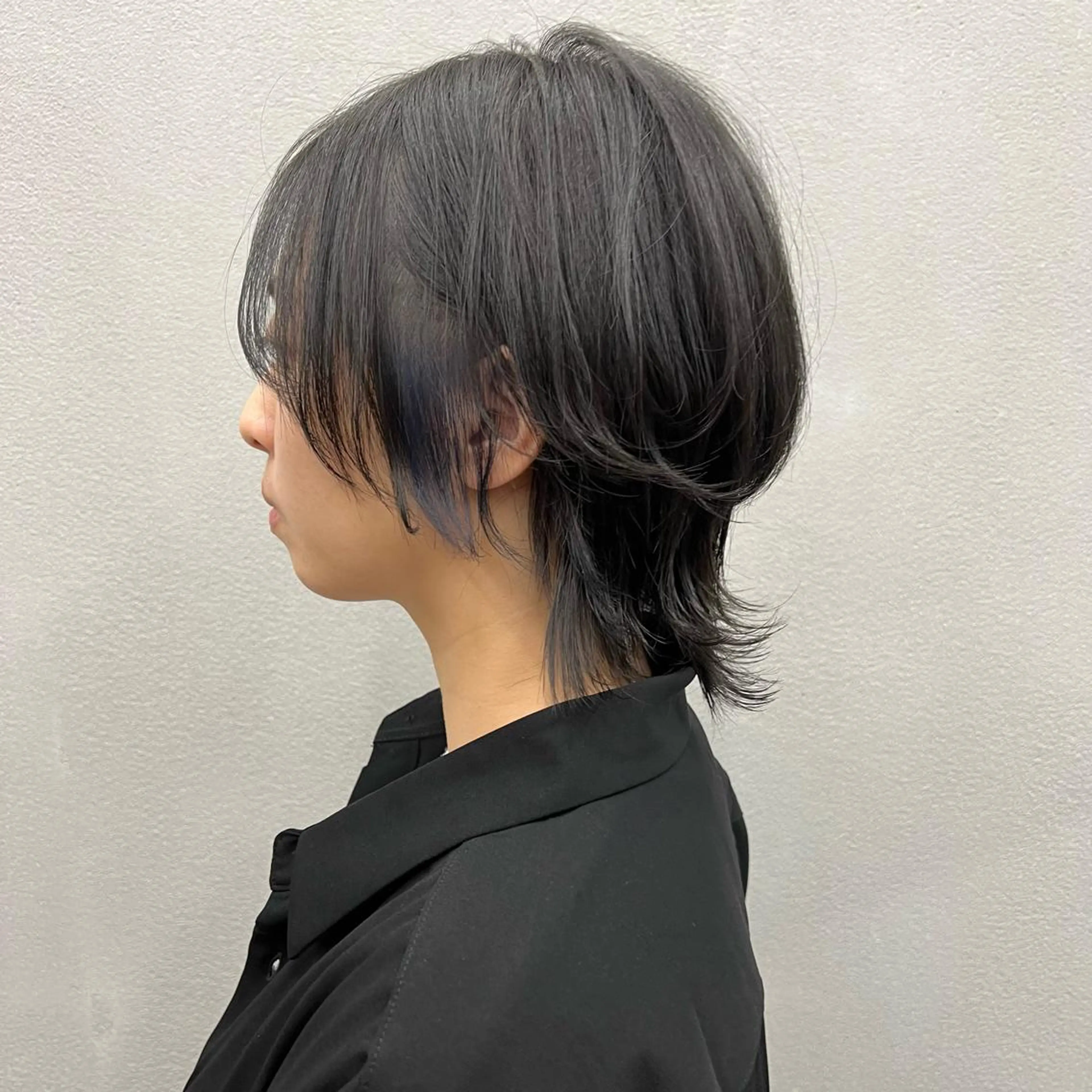 ショート カラー 黒髪 ブルーカラー ブルーブラック ネイビーカラー ショートヘア お顔まわりカット🌱 emo.村松泉綺のヘアスタイル