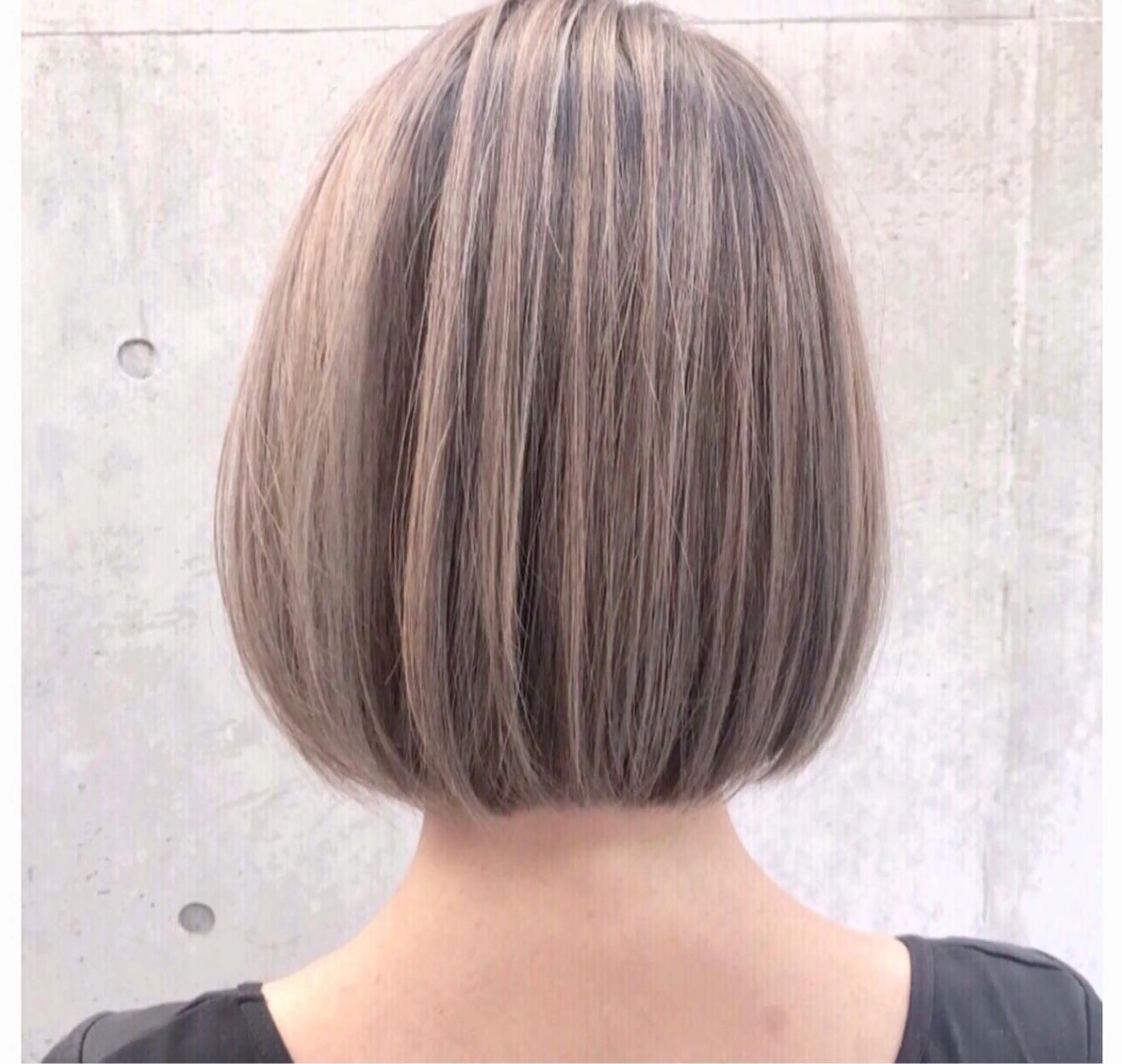ショート カラー アッシュ ベージュカラー ブルーカラー グレージュ ハイトーンカラー ヘアカラー DX SHARE SALON SHIBUYA所属・AKI アキのヘアスタイル