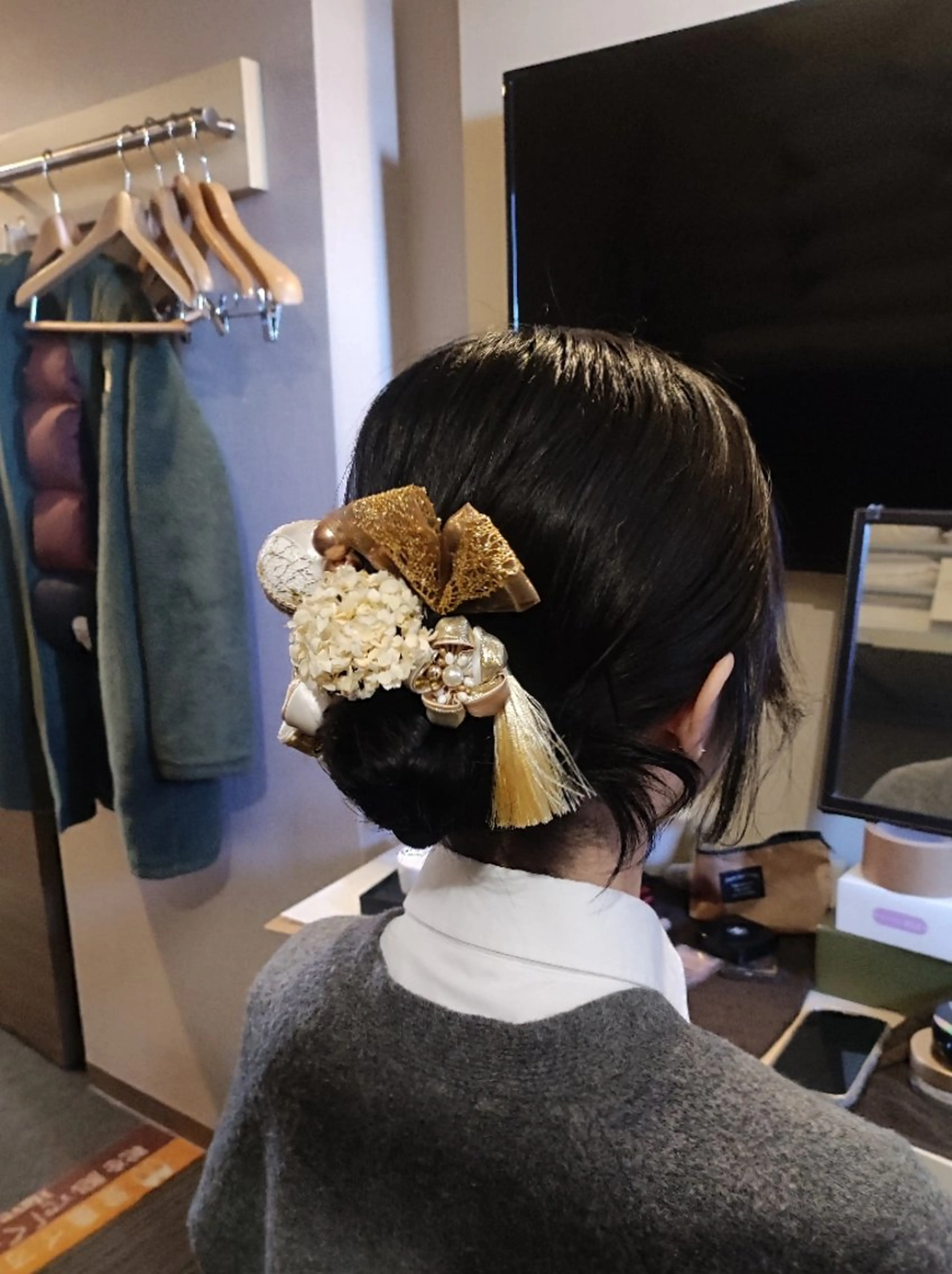 ヘアアレンジ 成人式 insence glue所属・弥生⭐似合わせカット 柔らかベージュ🌻のヘアスタイル