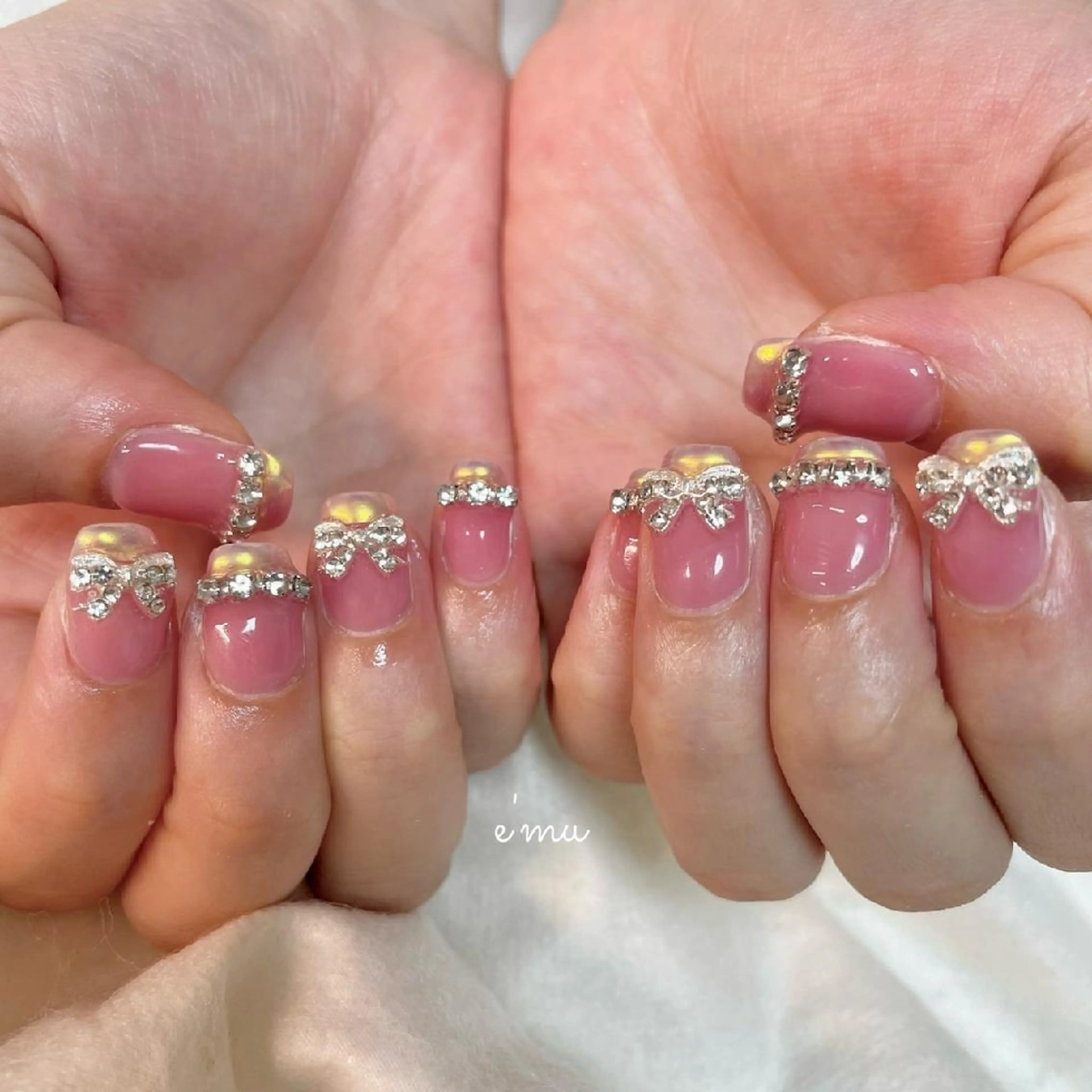ネイル オーロラネイル フレンチネイル ガーリー リボン nail salon e'mu💐のネイルデザイン