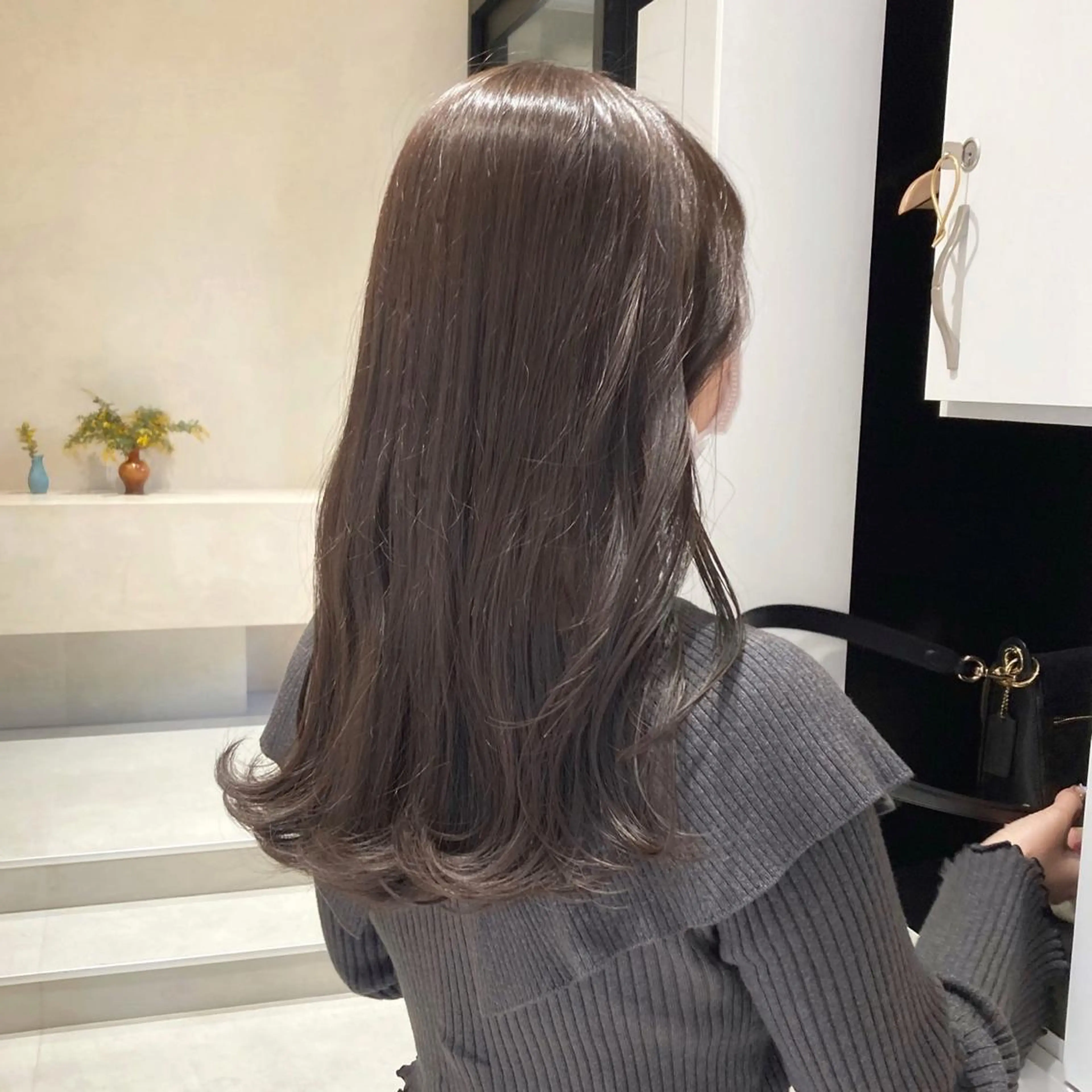 セミロング カラー 透明感カラー グレージュ TONE所属・MURANAKA RYOのヘアスタイル