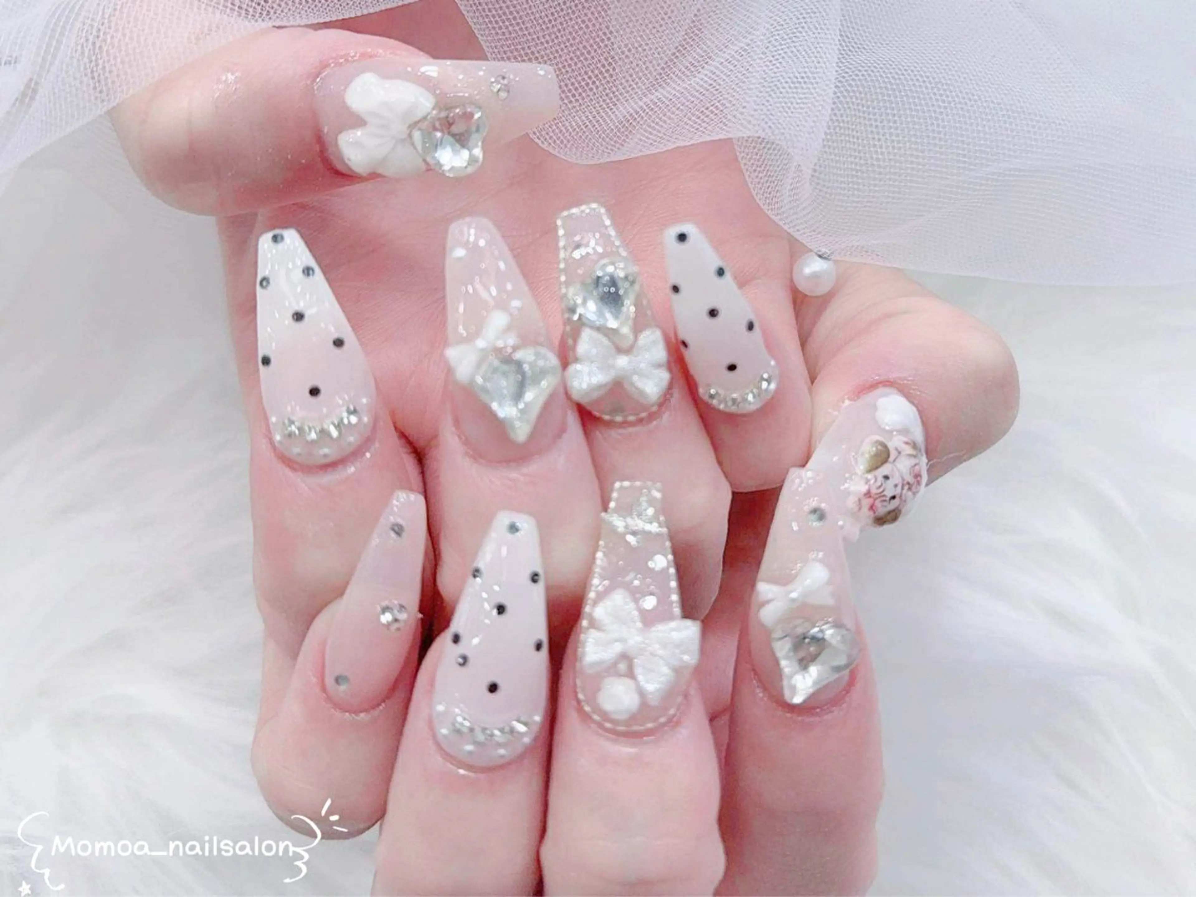 ネイル グラデーション キラキラネイル マグネットネイル スカルプネイル 冬ネイル ハンドネイル kawaiiko サロンのネイルデザイン