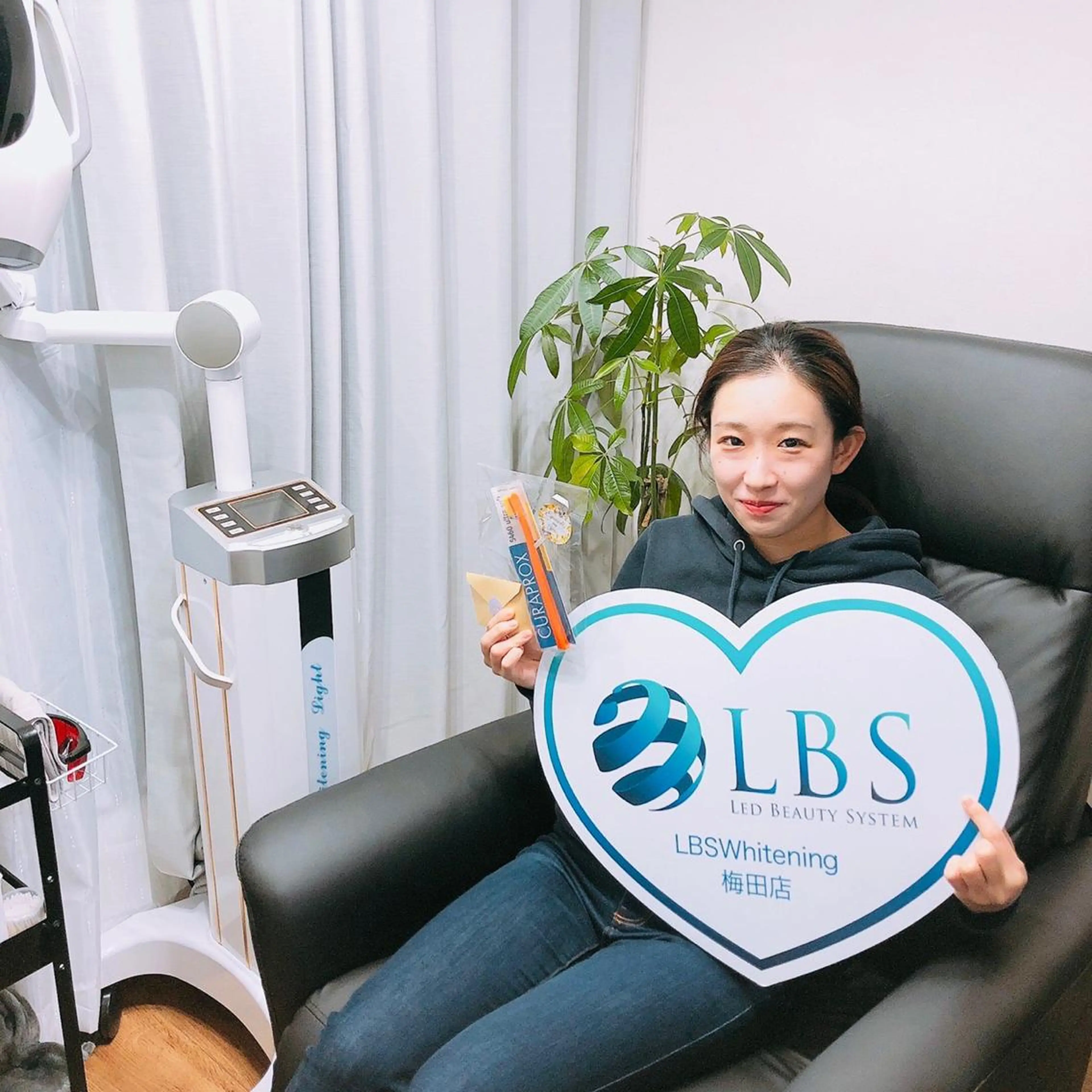 ミディアム カラー パーマ ヘアアレンジ ネイル マツエク・マツパ アイブロウ LBSホワイトニング 🎃梅田店公式のエステ・リラクイメージ