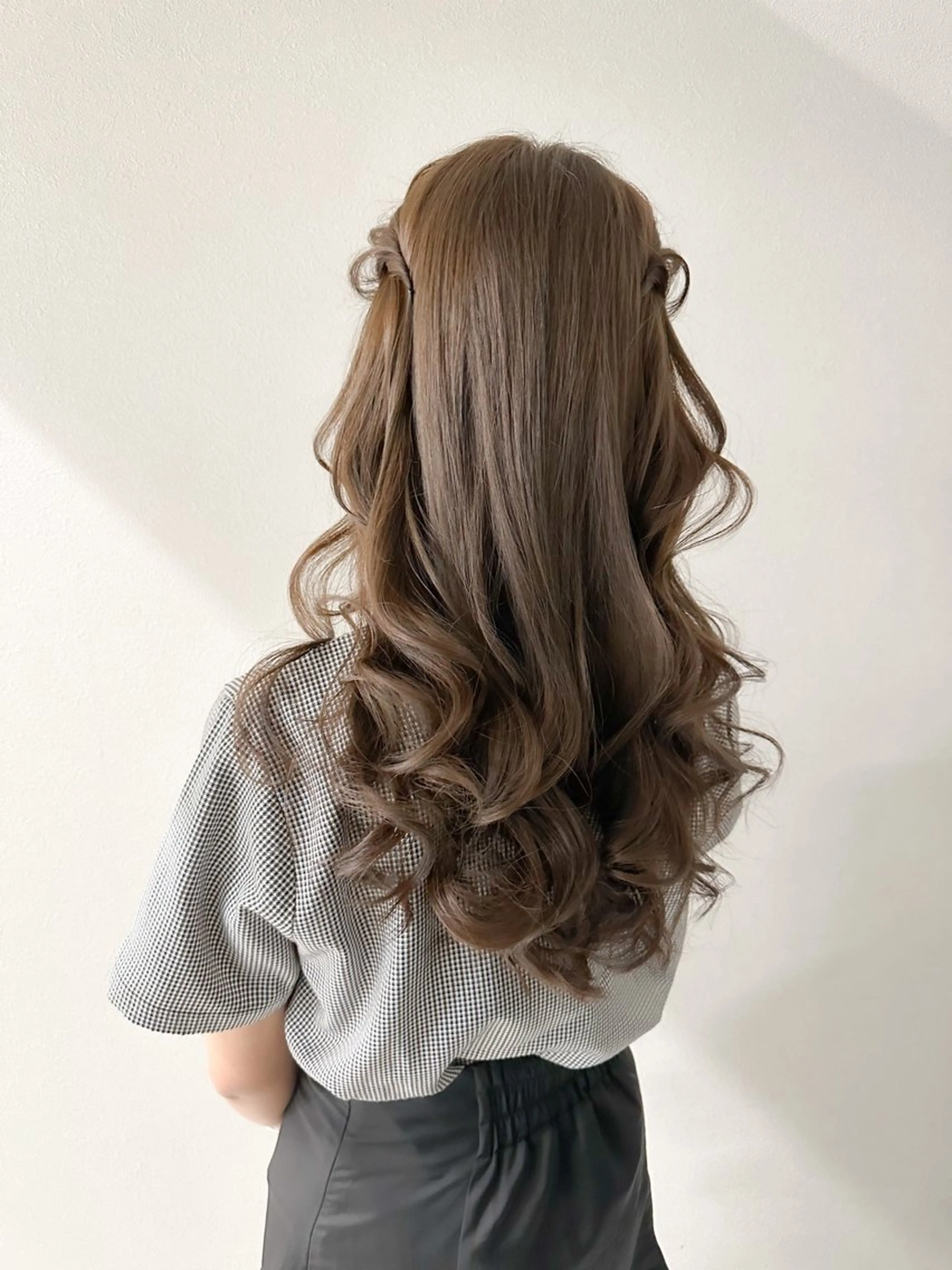 ロング カラー ヘアアレンジ ベージュカラー オリーブベージュ autre所属・大久保 ひでなりのヘアスタイル