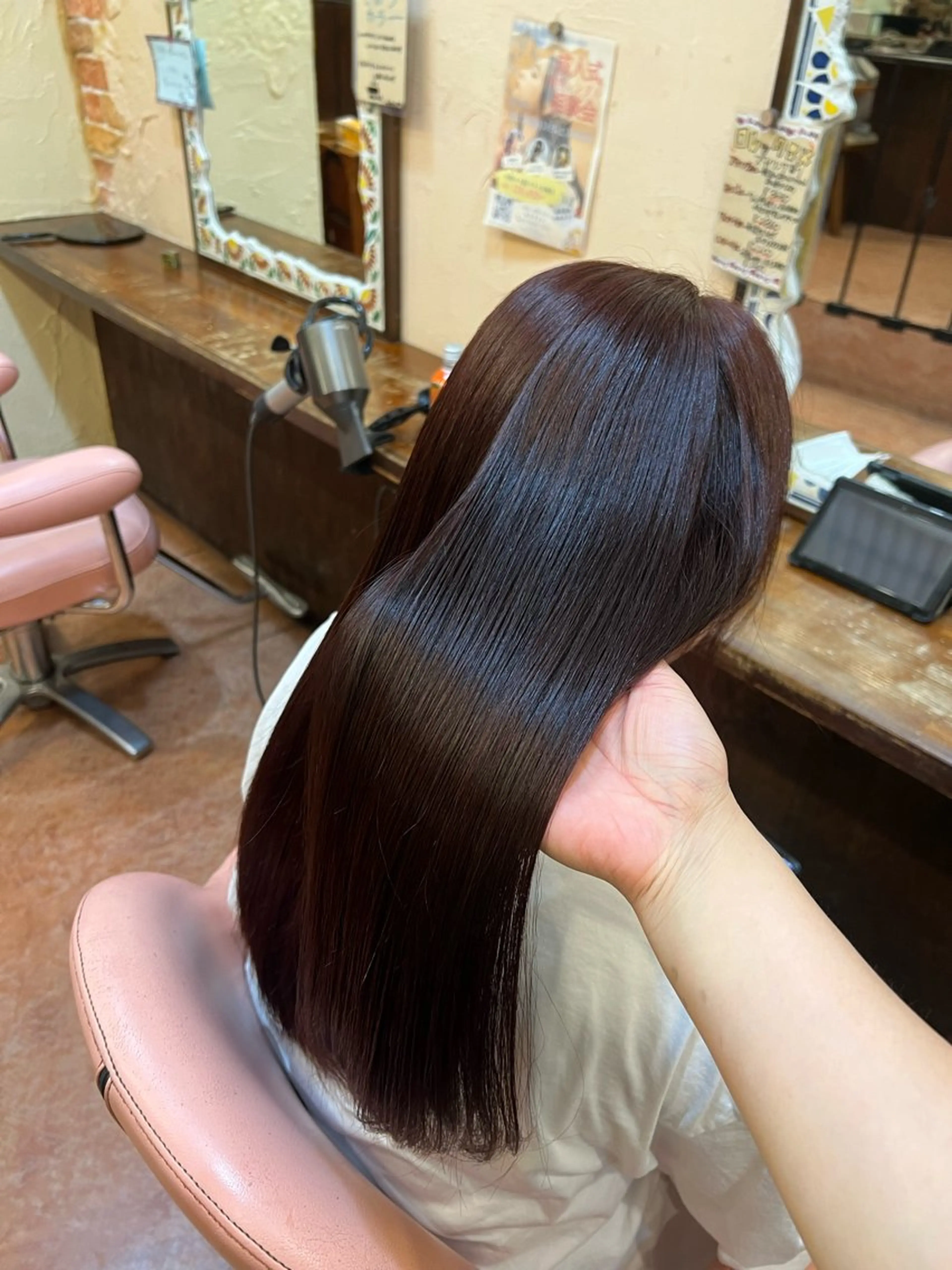 ロング カラー レッドカラー 片岡 なずなのヘアスタイル