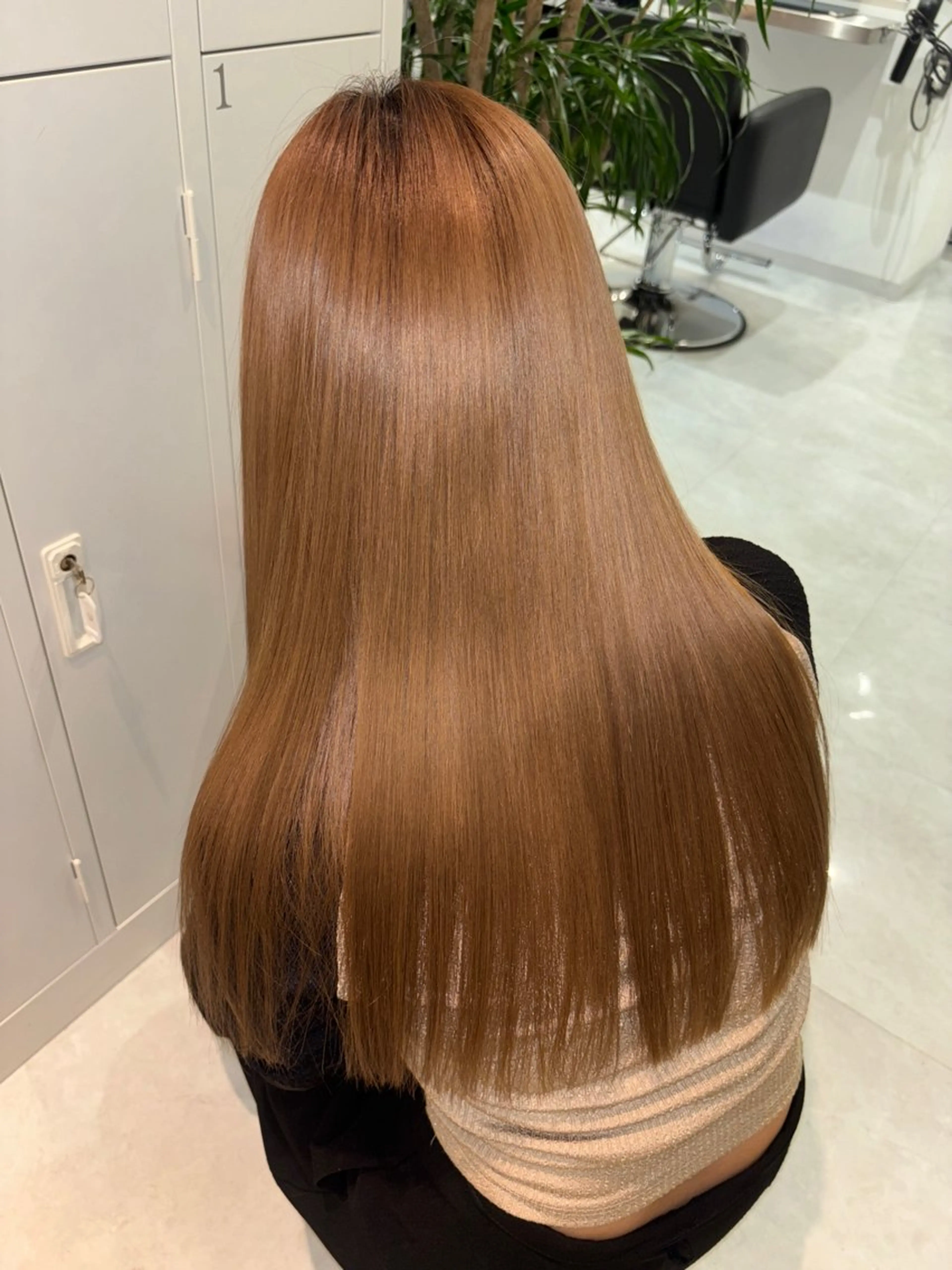 ロング カラー ベージュカラー ブリーチ ブラウンカラー ケアブリーチ カシス トリートメント 艶感×抜け感hair /ReLit 正源のヘアスタイル