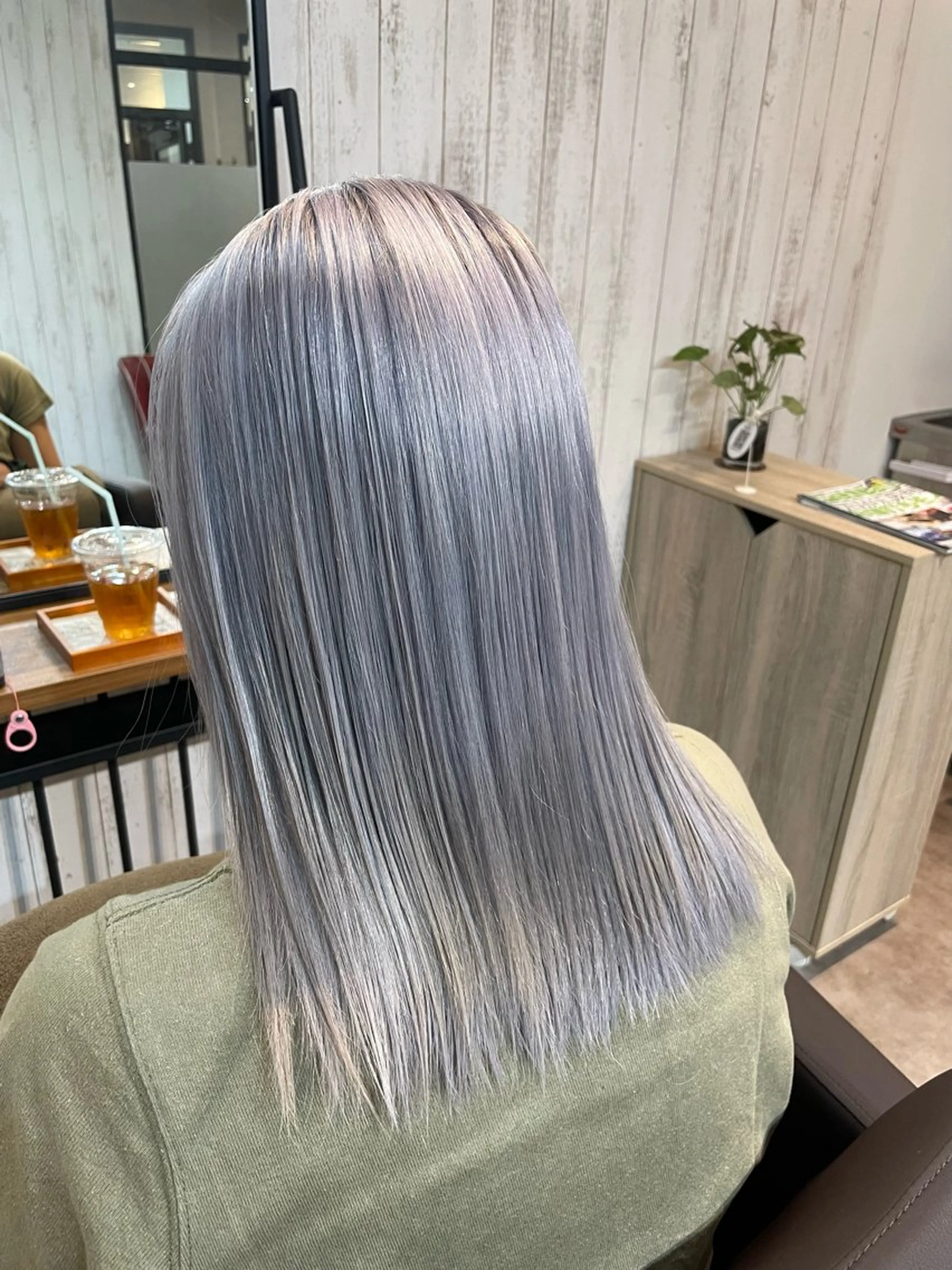 カラー ヘアカラー ハイトーン✨酸性スト レート✨高田めぐみのヘアスタイル
