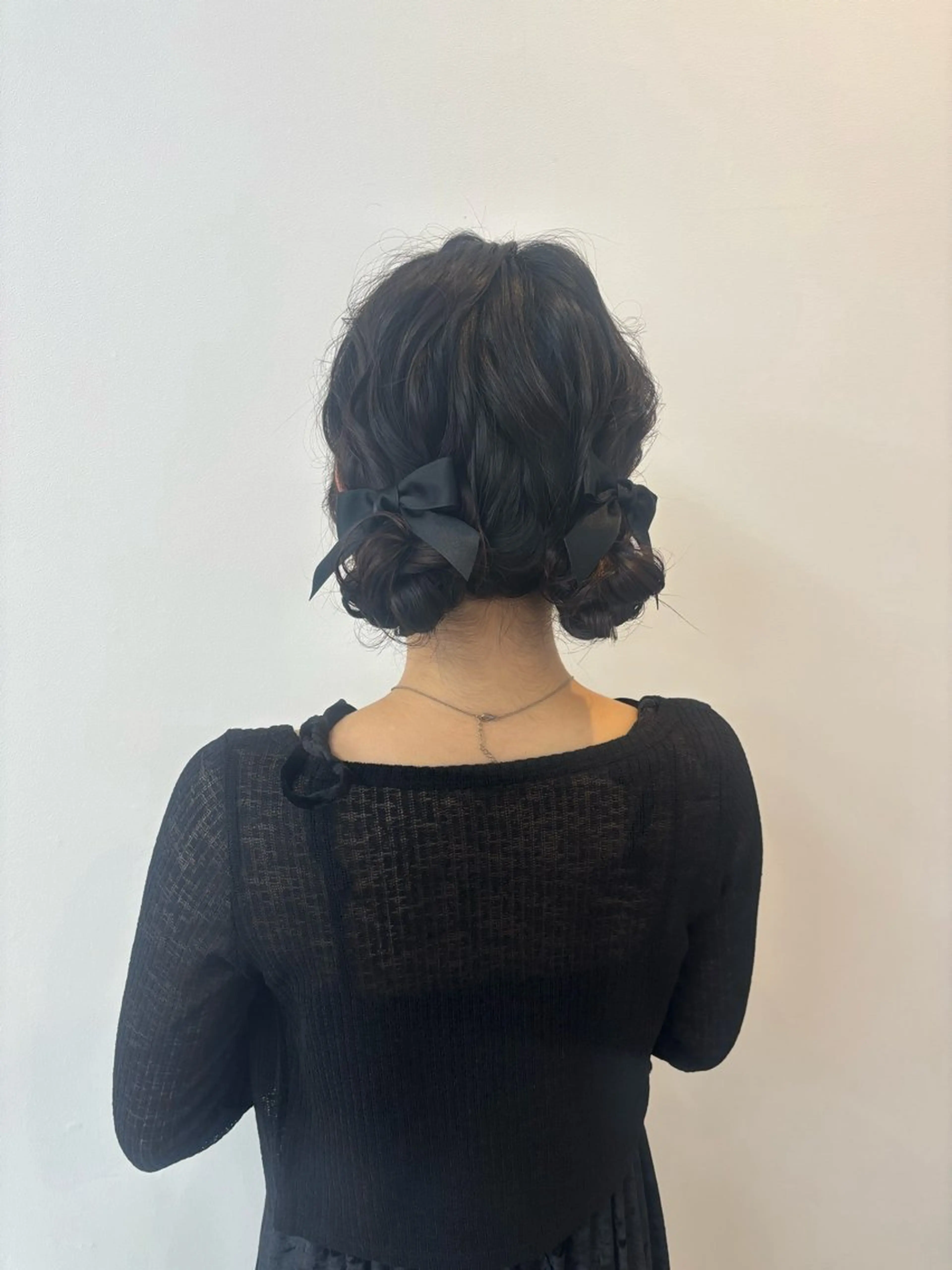 セミロング ヘアアレンジ お団子ヘア ヘアセット 鍋嶋 涼香のヘアスタイル