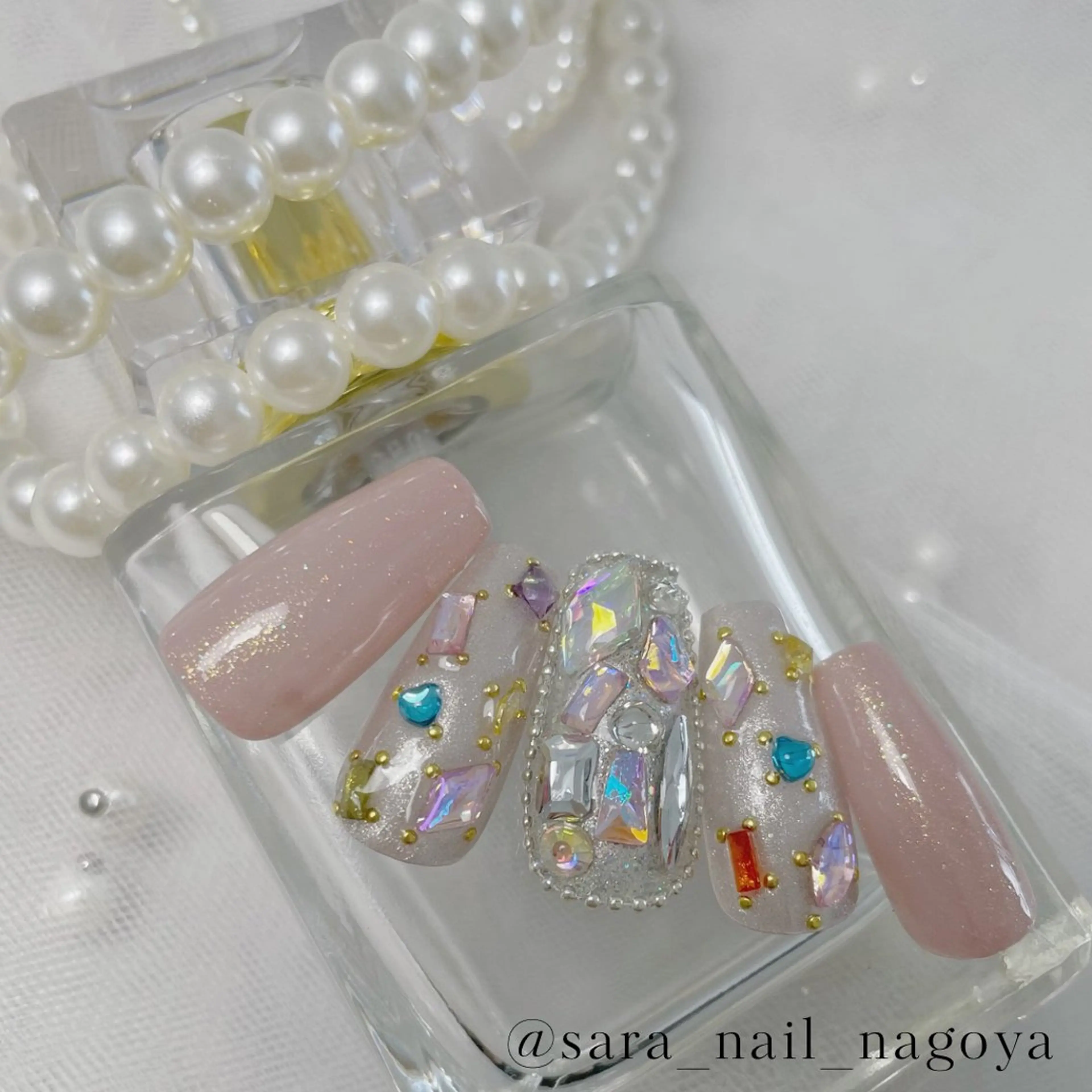ネイル キラキラネイル 韓国ネイル シンプルネイル ワンホンネイル SARA _nailのネイルデザイン