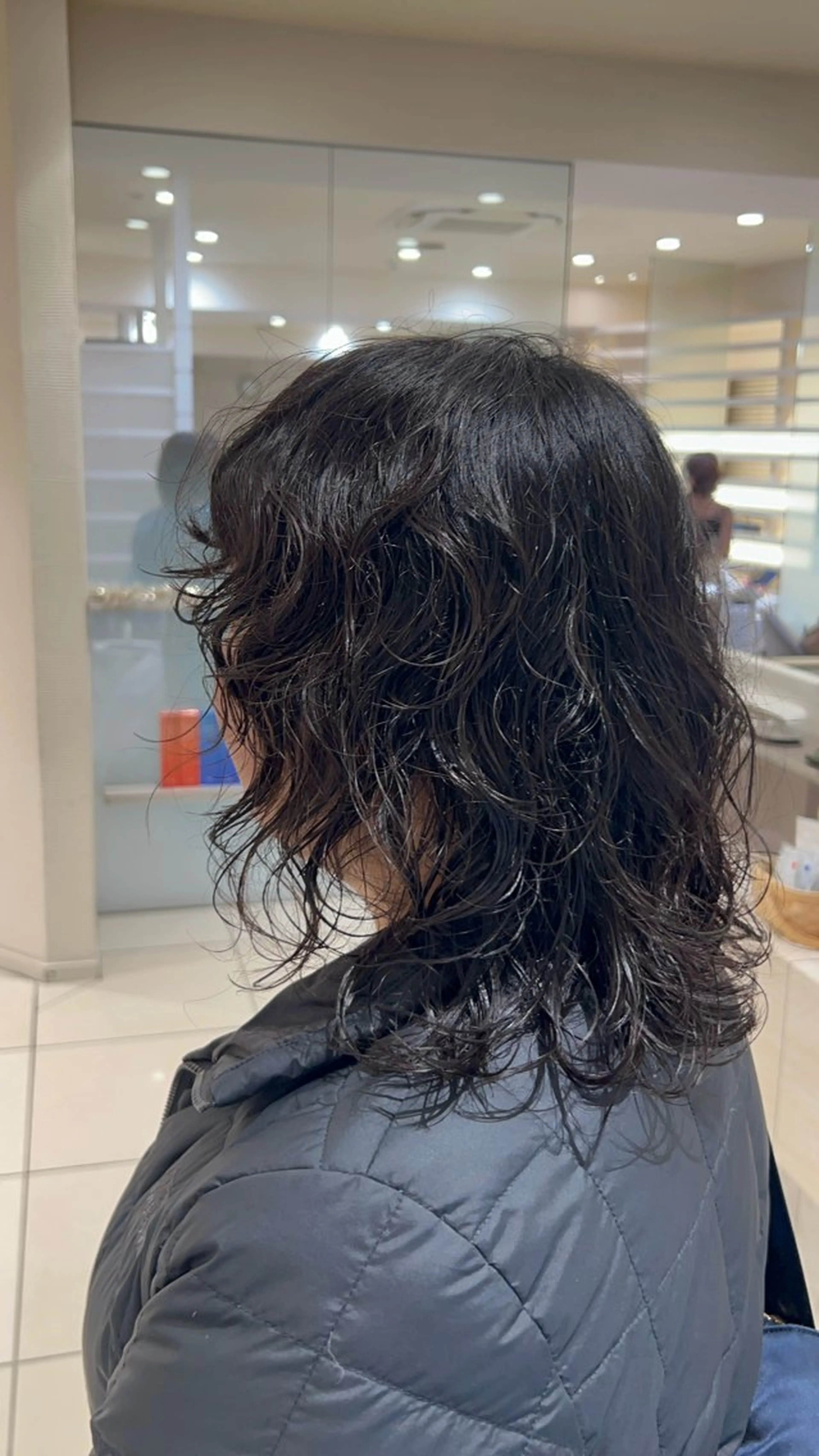 ミディアム パーマ ミディアムパーマ レイヤーカット 顔まわりカット🥀 原ちひろのヘアスタイル
