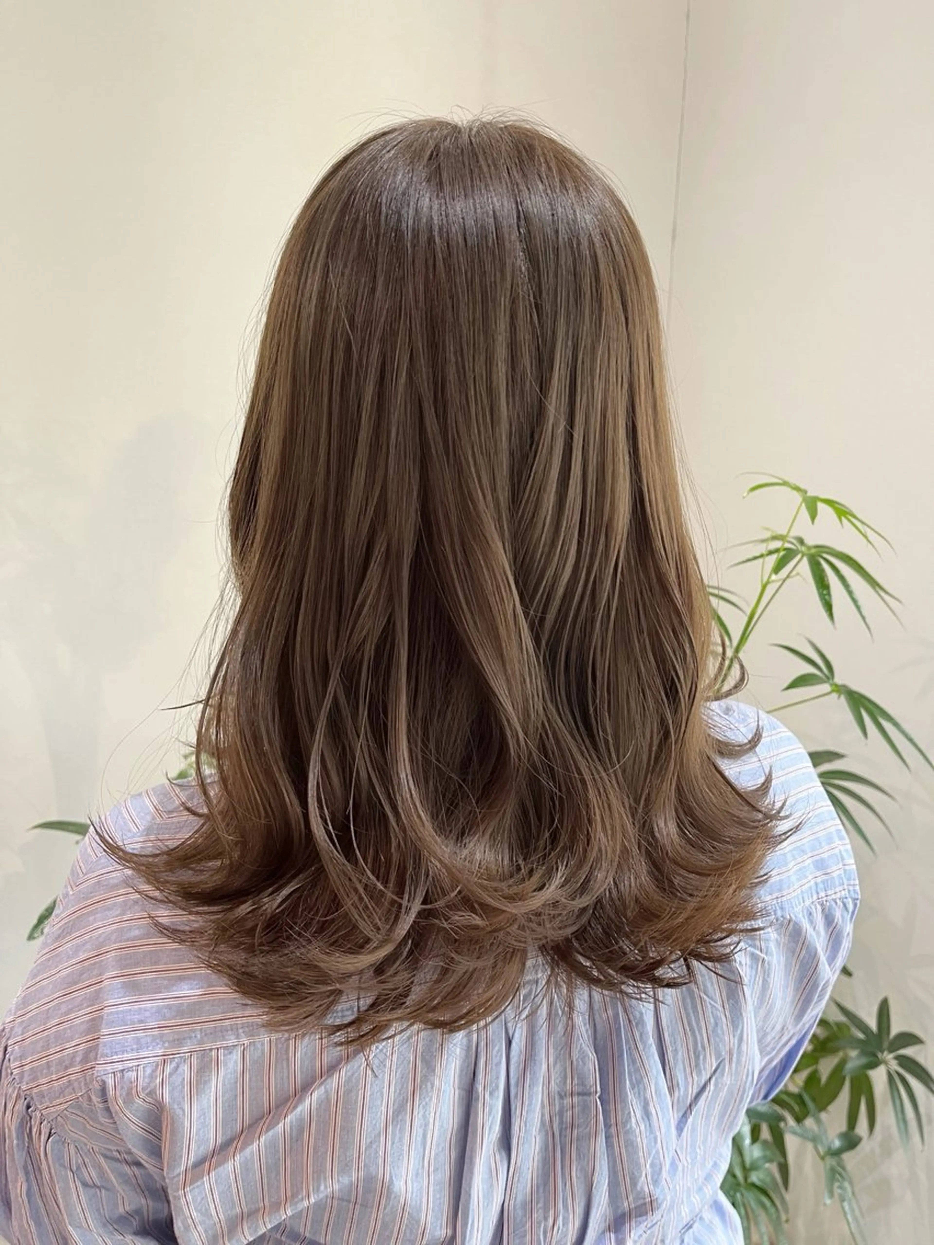 ロング カラー ベージュカラー ブリーチ ダブルカラー ブリーチなしカラー オリーブベージュ カット ヘアカラー トリートメント KANO🌷 ブリーチなしカラーのヘアスタイル