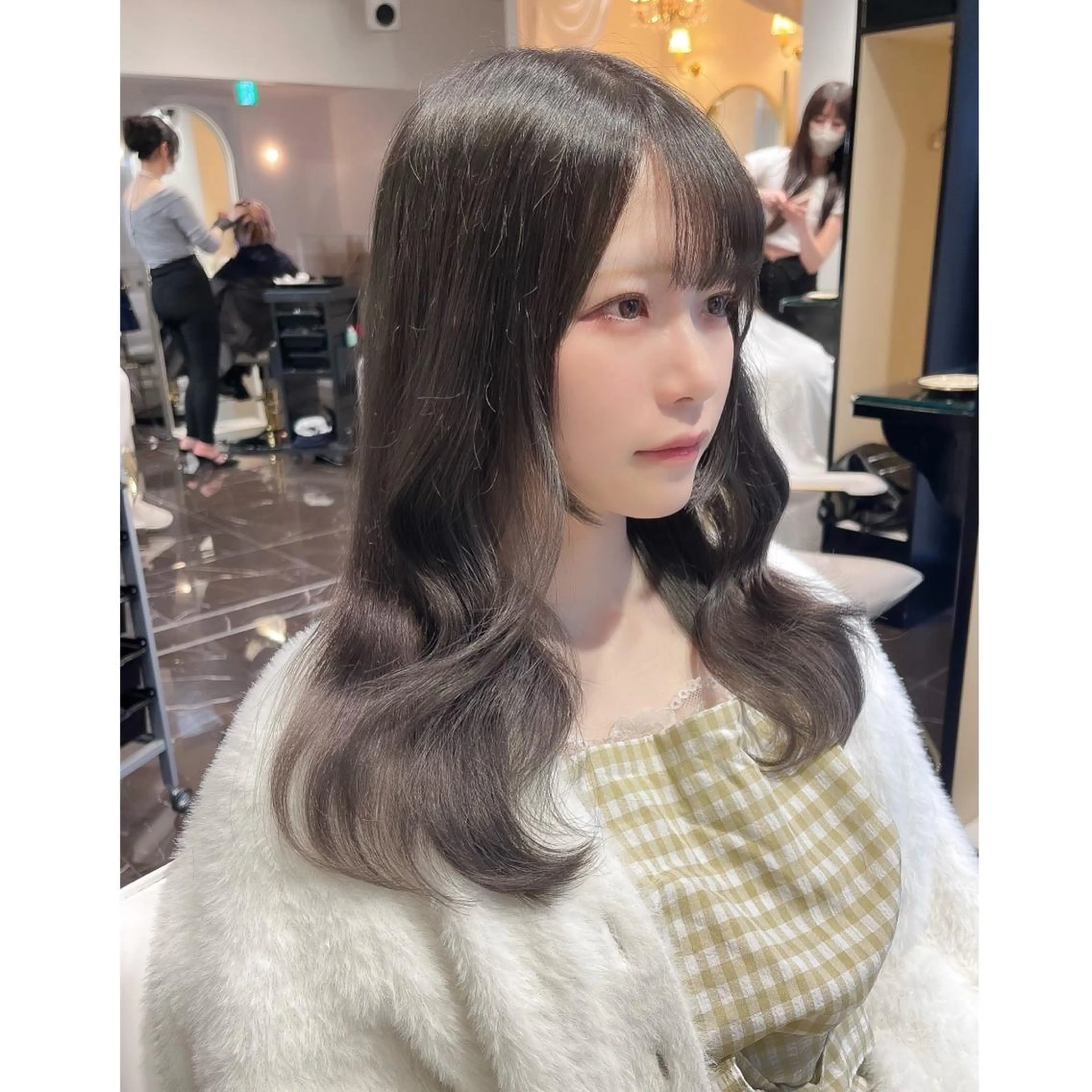 セミロング カラー ブリーチ ヘアカラー LOTTA CUCCI所属・miyu /トレンド カラー×艶髪のヘアスタイル