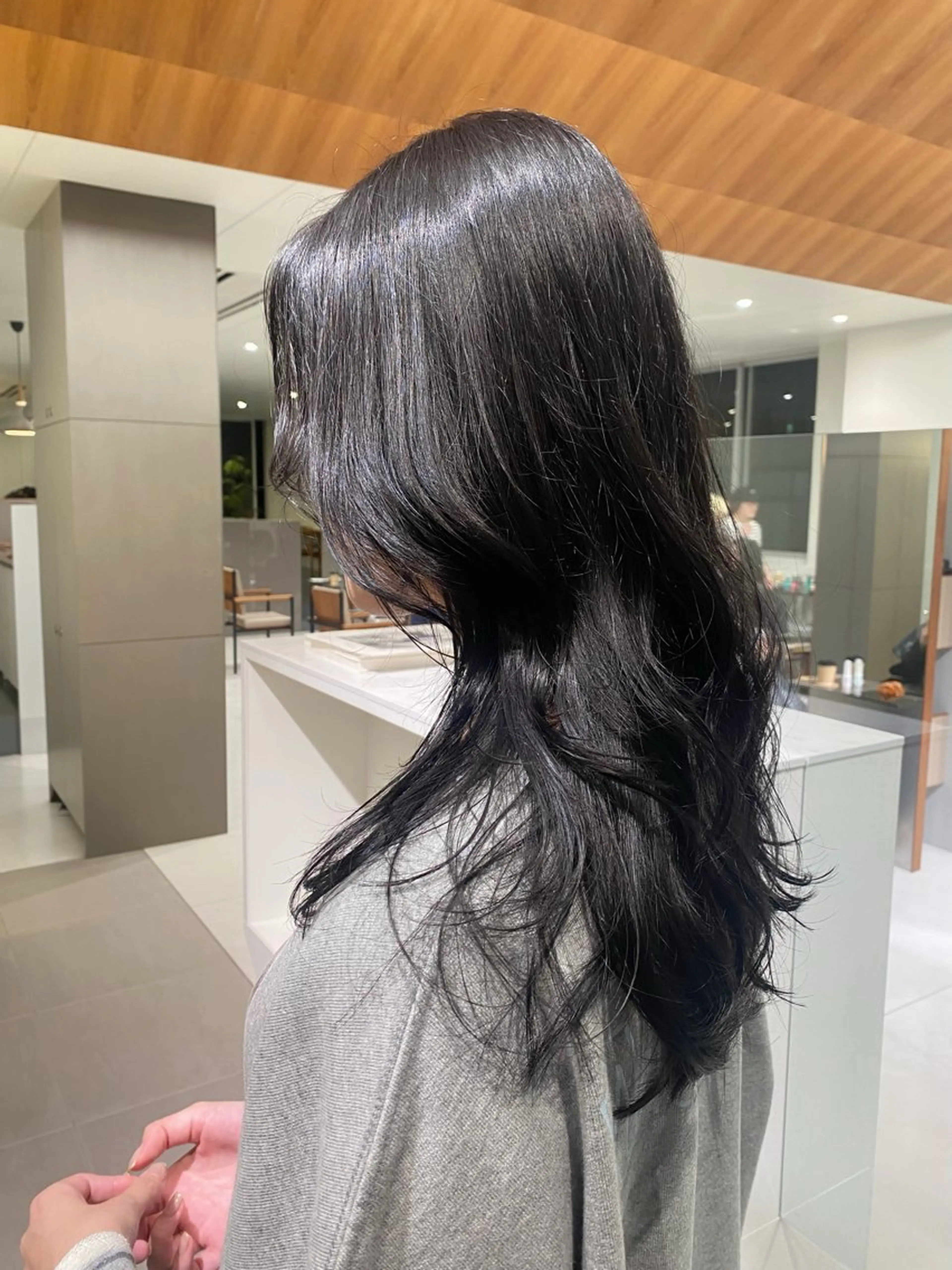 ロング レイヤーカット 🎀透明感× 暖色カラーつな🎀のヘアスタイル