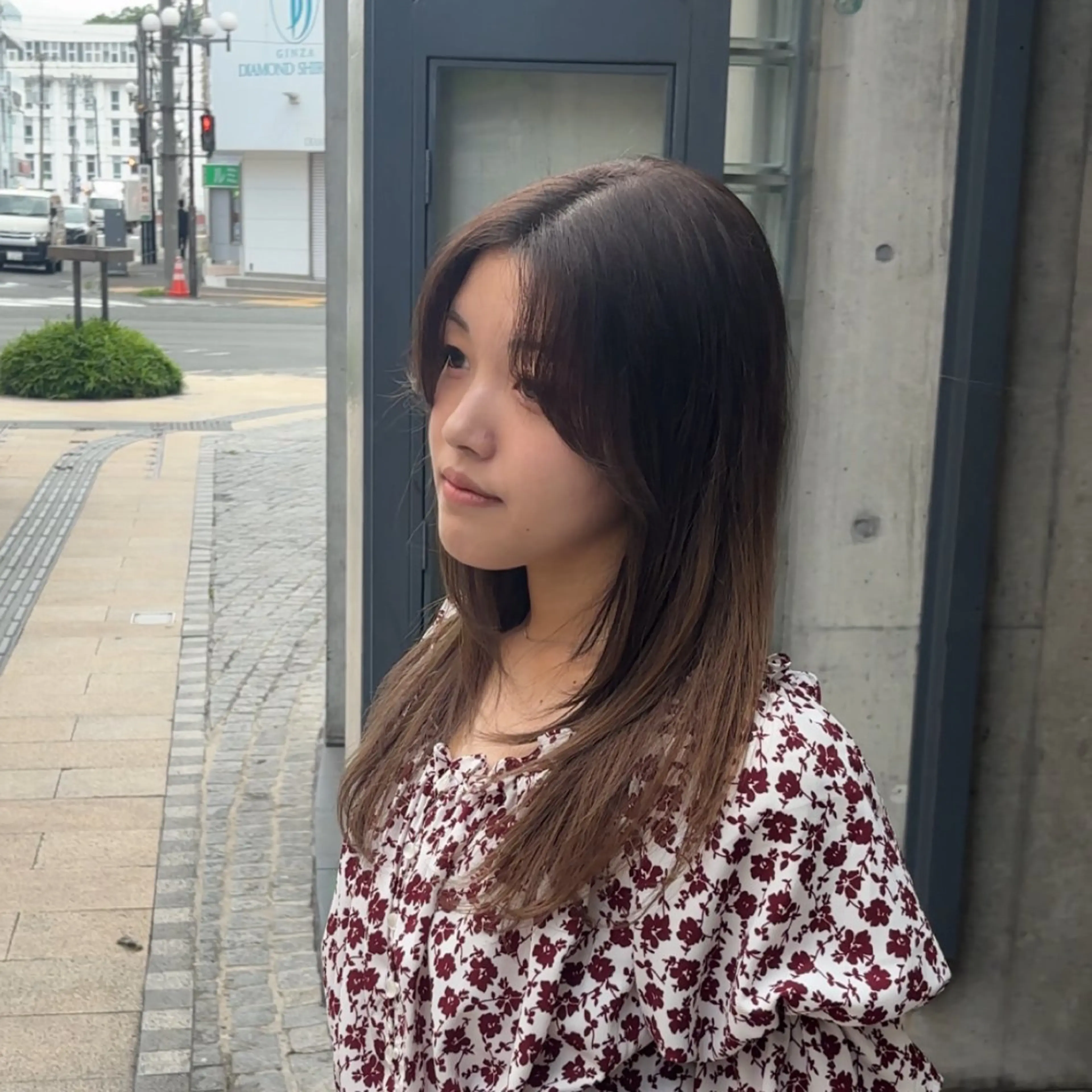 セミロング ヘアカラー メンズケアパーマ✨️ ケアブリーチカラーのヘアスタイル