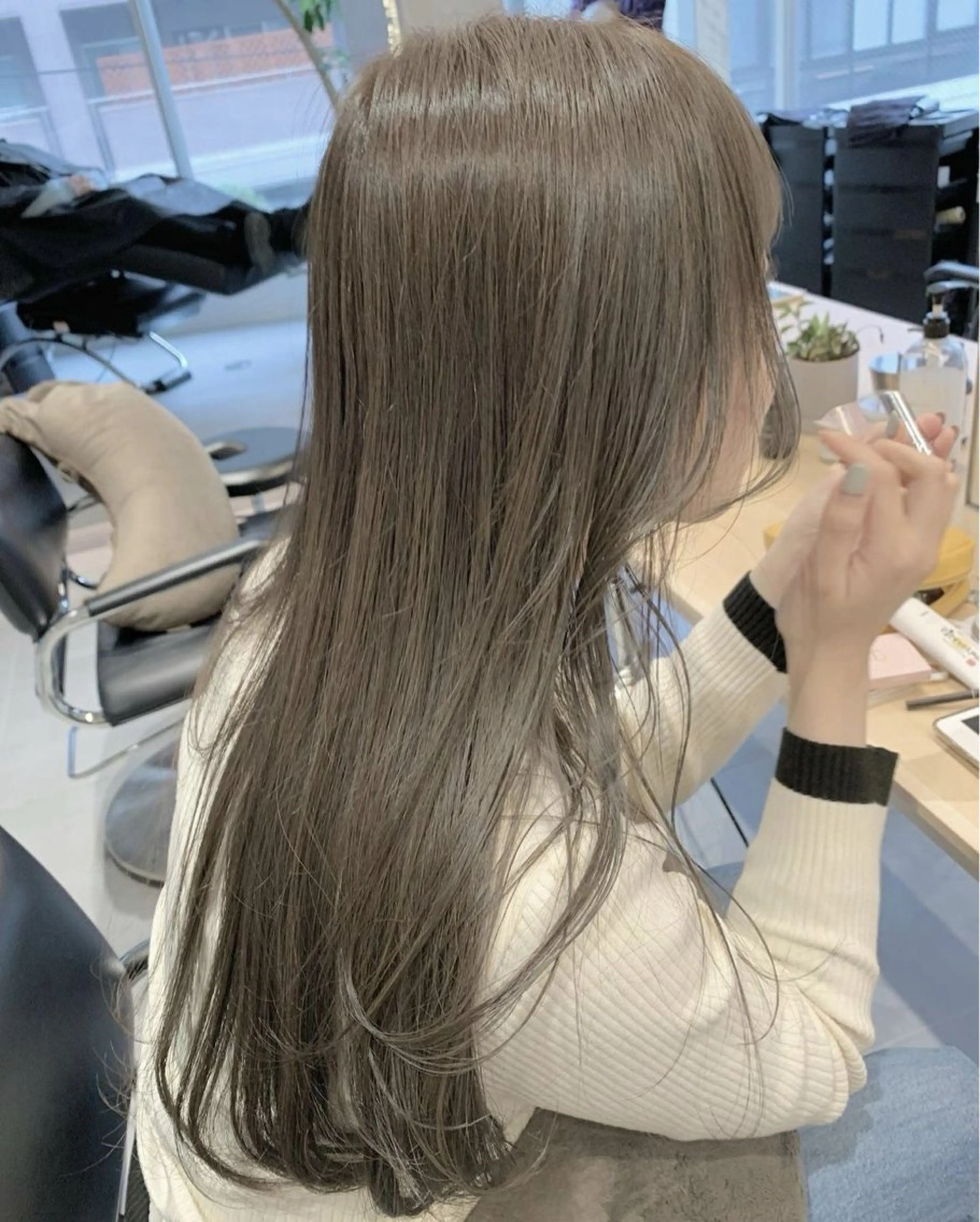 ロング カラー ヘアアレンジ 🩵ダメージレス艶感 ハイトーン🩷のヘアスタイル