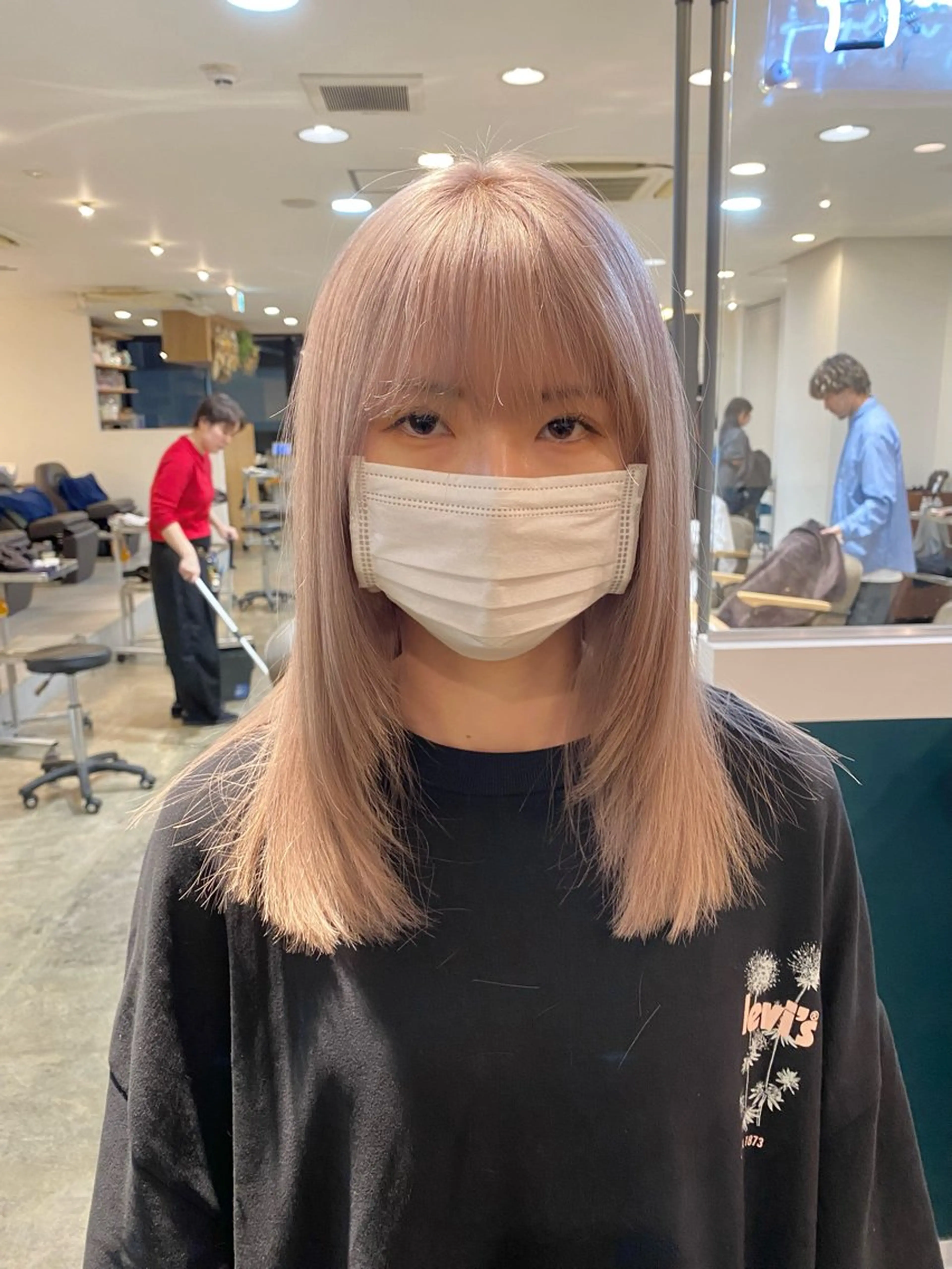 ミディアム カラー ベージュカラー ホワイトベージュ 聖斗 /ハイトーン/パーマのヘアスタイル