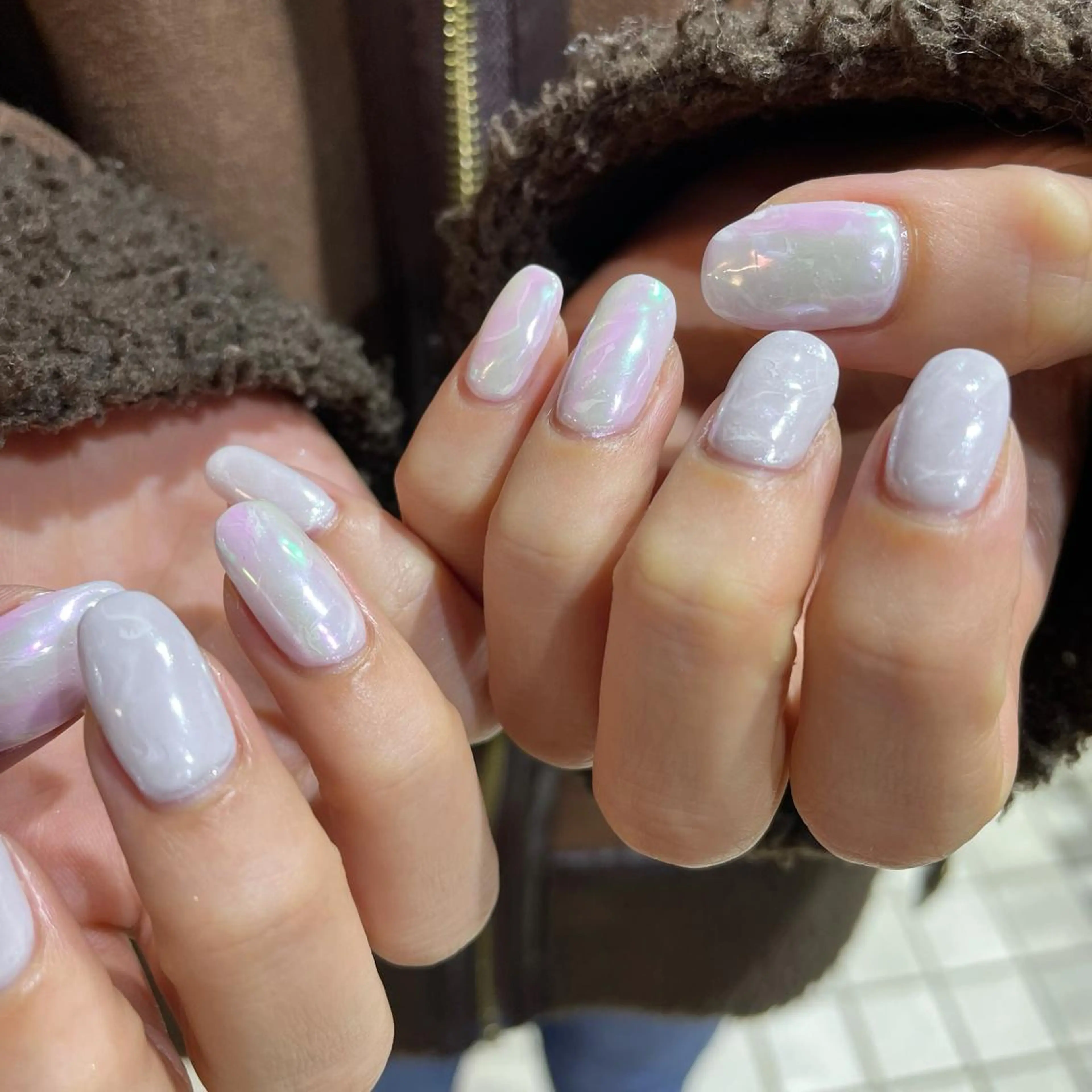 ネイル オーロラネイル ホワイト 冬ネイル ハンドネイル ニュアンスネイル/ ボブ/まちゃこのネイルデザイン