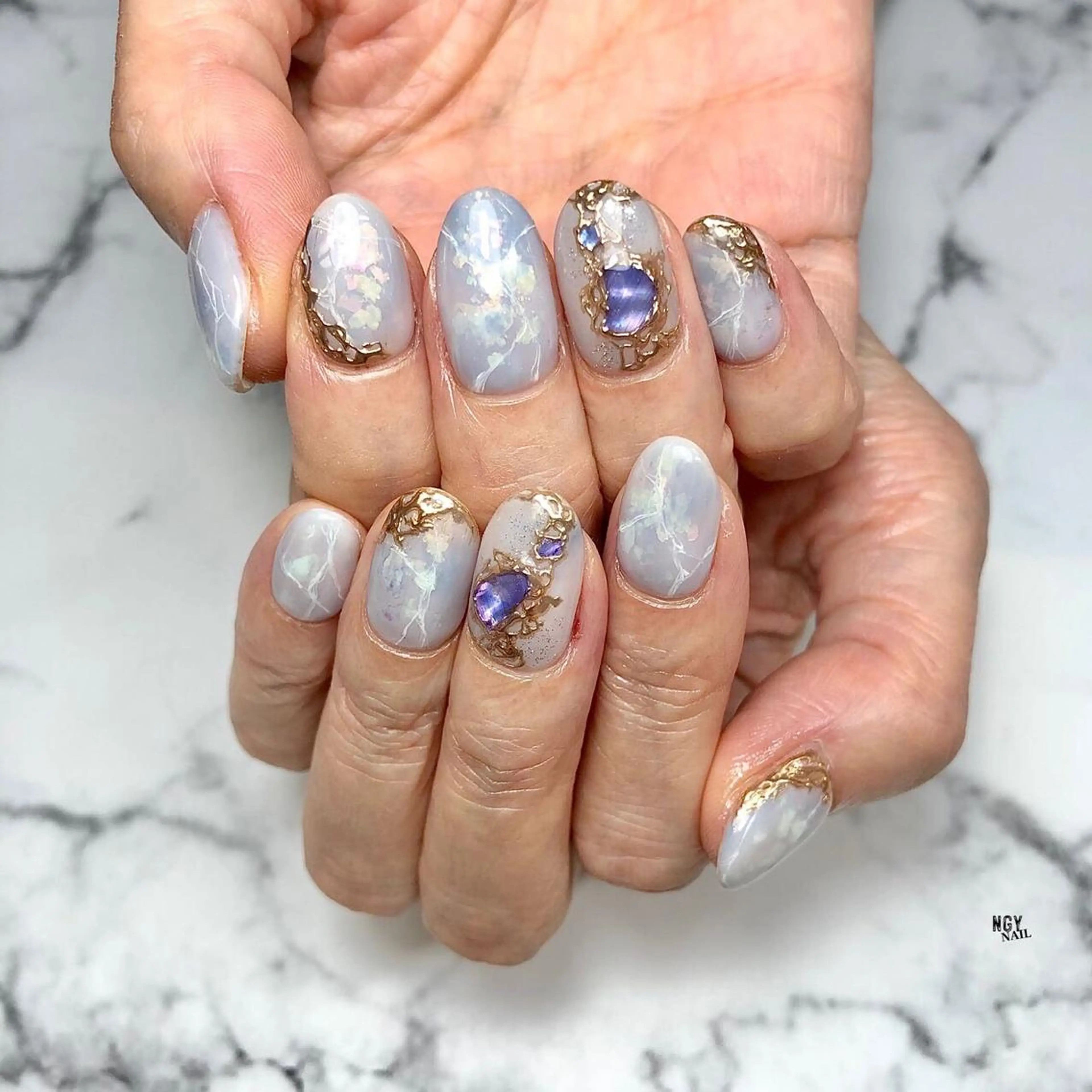 ネイル オーロラネイル ブルー ジェルネイル 韓国ネイル 水色 ハンドネイル NAIL NOWのネイルデザイン