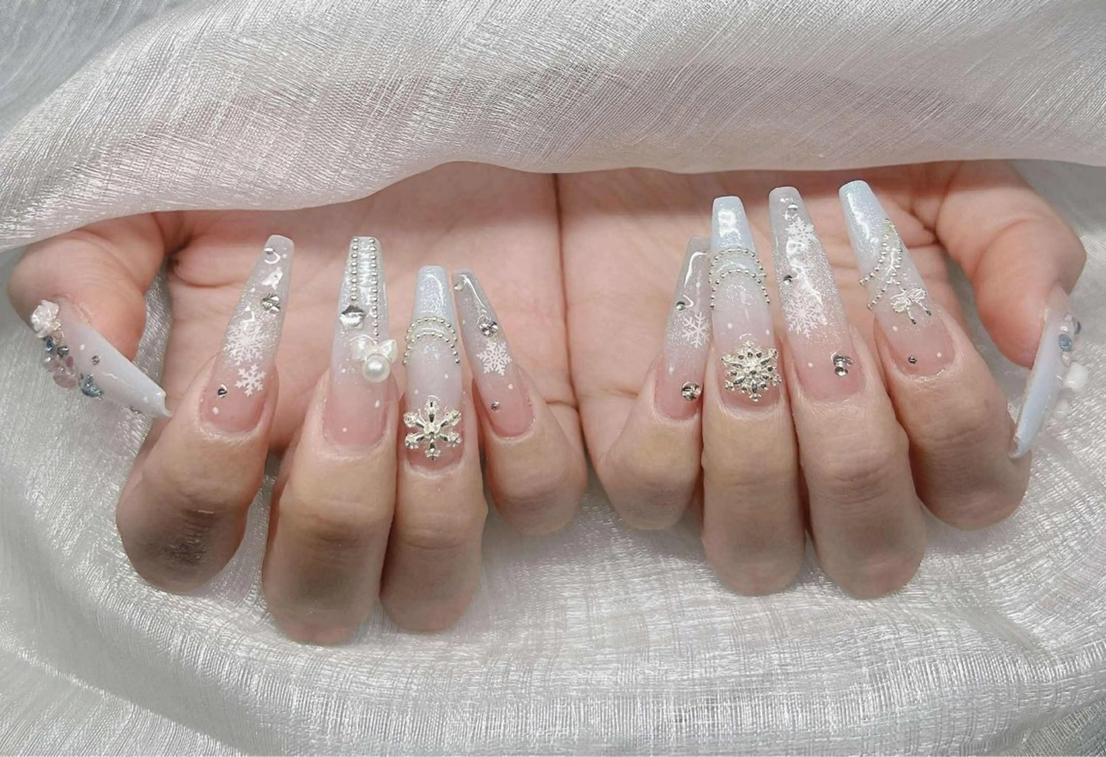 ネイル 長さ出し グラデーション 卒業式 キラキラネイル マグネットネイル ハンドネイル Lee Nailsのネイルデザイン