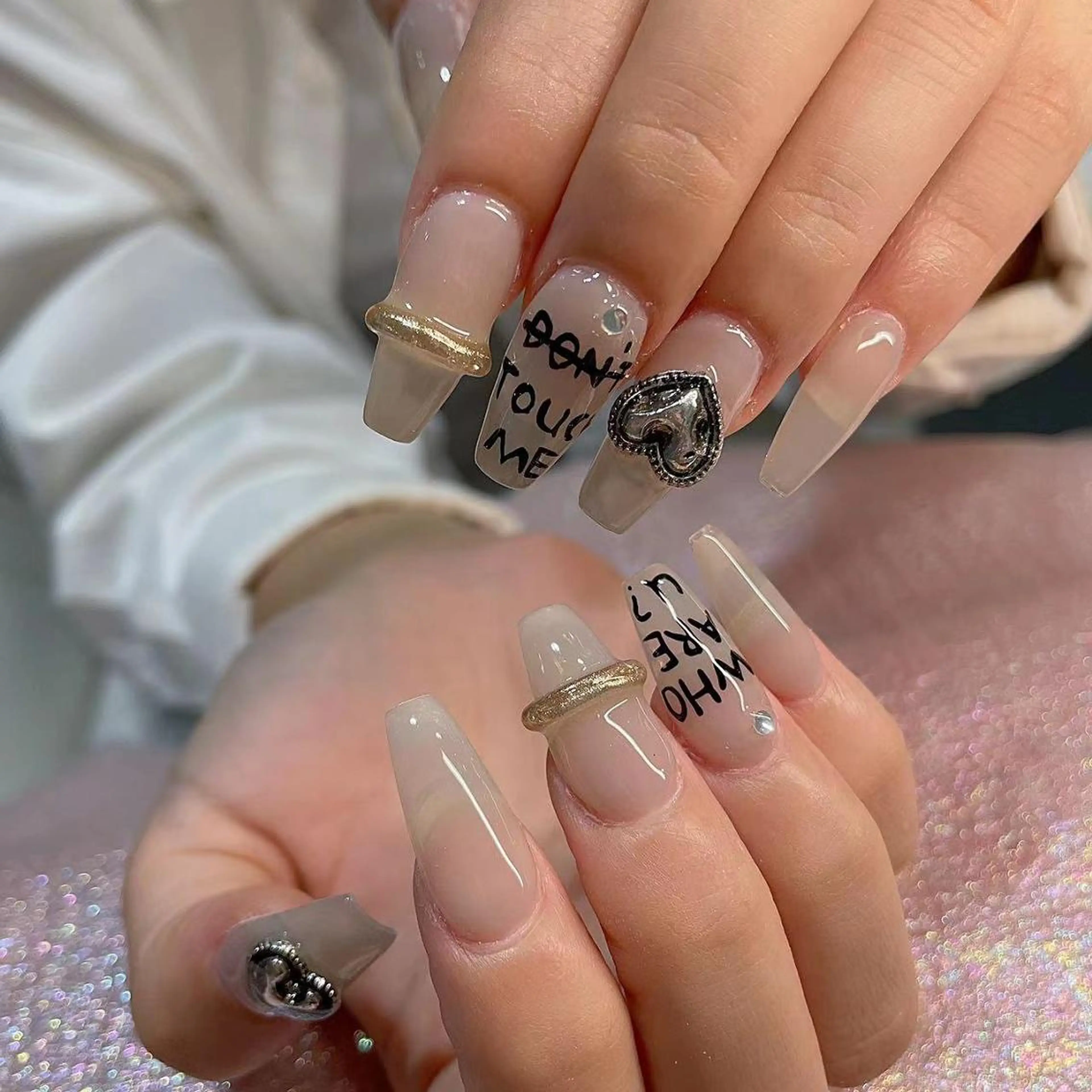 ネイル 長さ出し ネイルチップ Queens テイのネイルデザイン