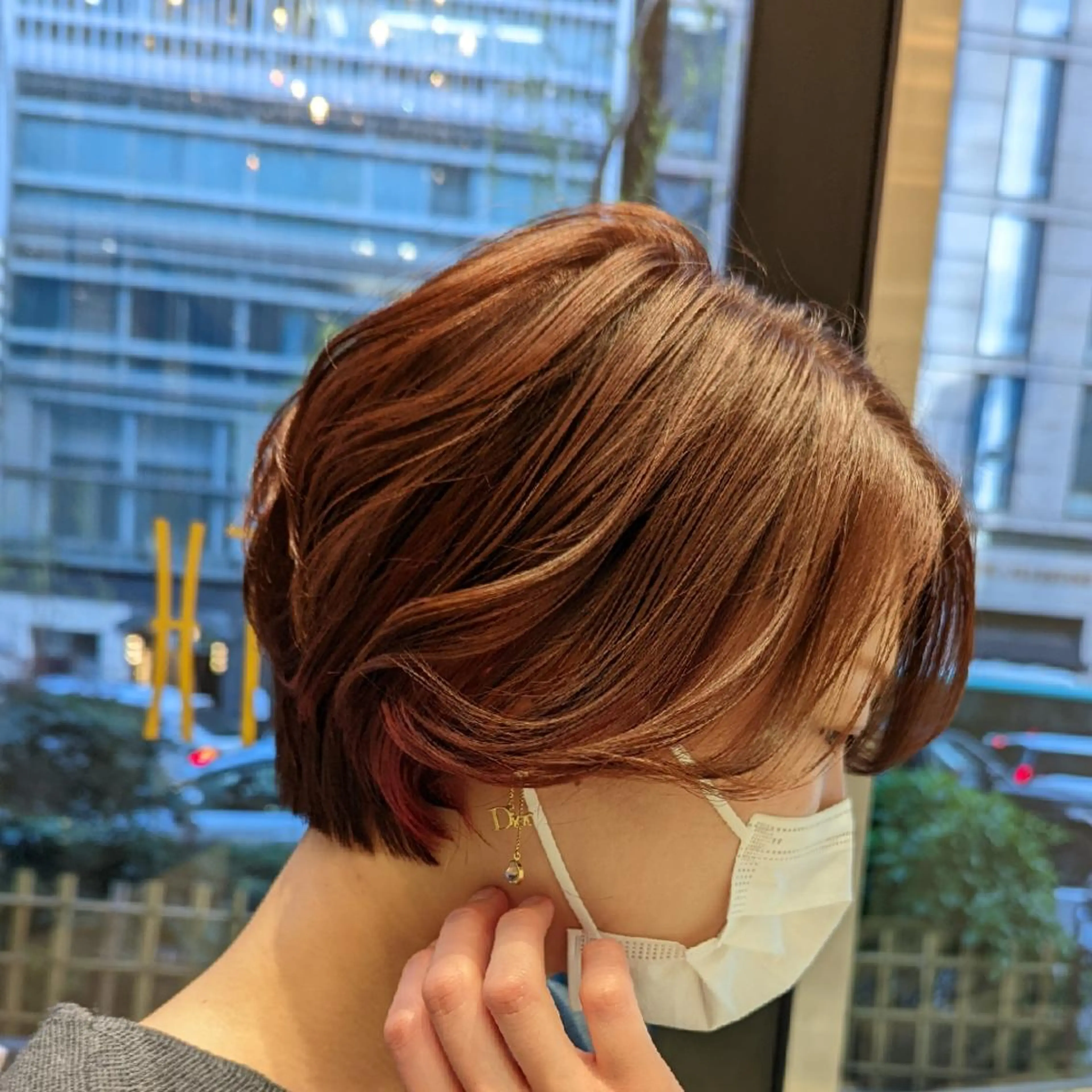 ショート カラー イヤリングカラー  知念 香トータル ビューティー🌷のヘアスタイル