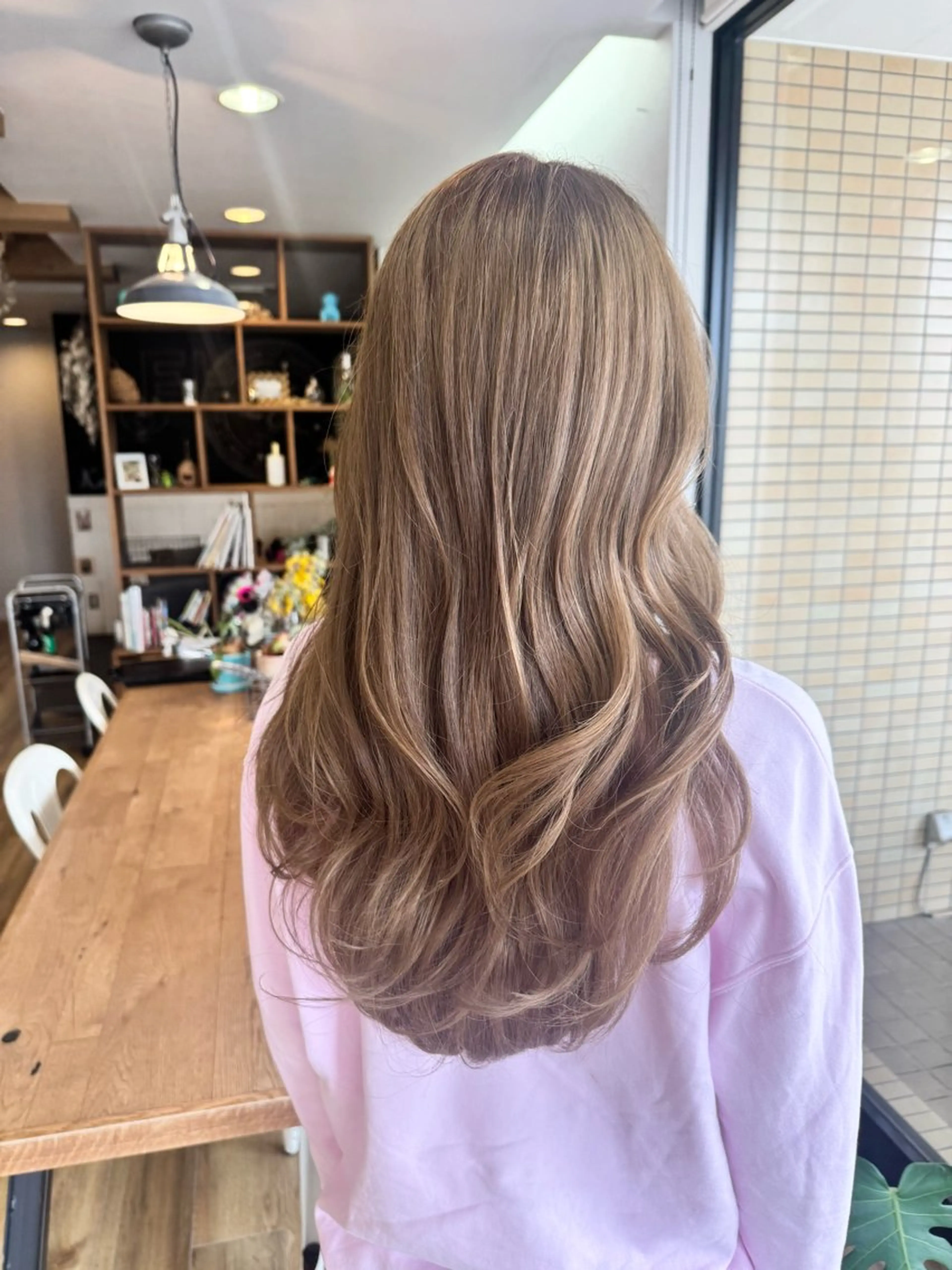ロング カラー ベージュカラー ヘアカラー トリートメント ツキダテ ユイのヘアスタイル