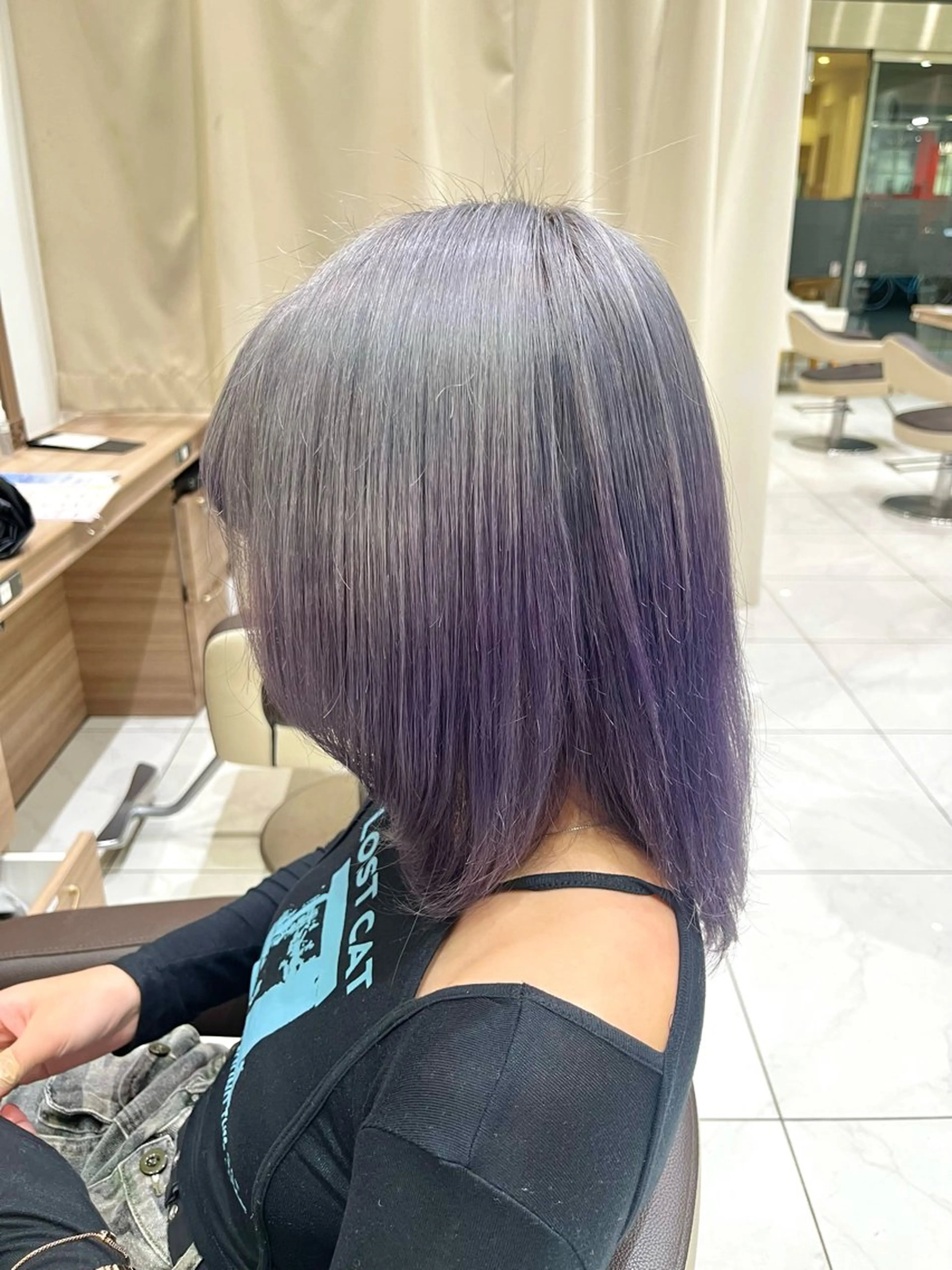 セミロング カラー ヘアカラー 🐈‍⬛SARA🎀 ブリーチカラーのヘアスタイル