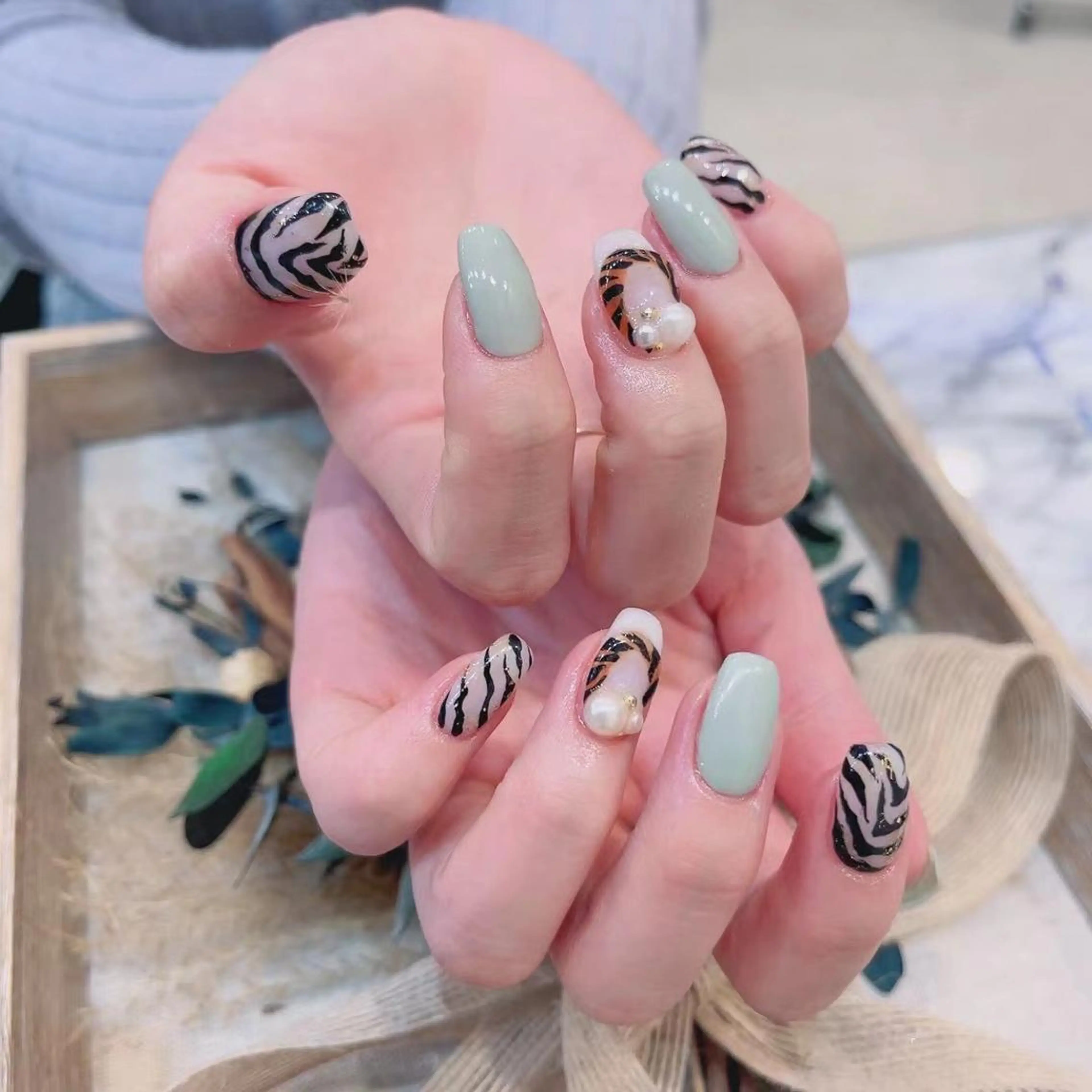 ネイル アニマル柄 ブルー 春ネイル Babarla Nailのネイルデザイン