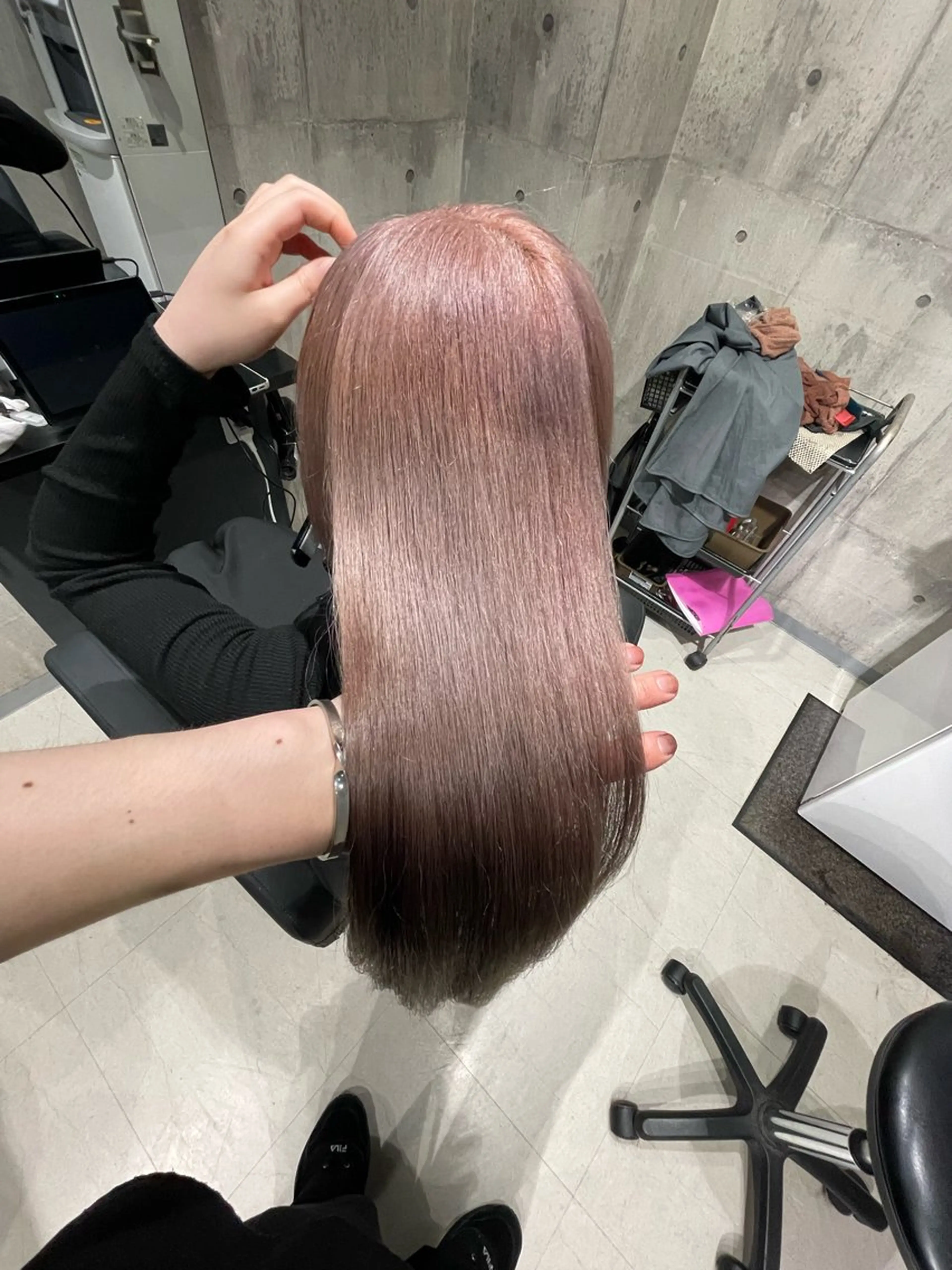 ロング カラー ピンクカラー ホワイトピンク カット ヘアカラー トリートメント _White ／Hiroのヘアスタイル