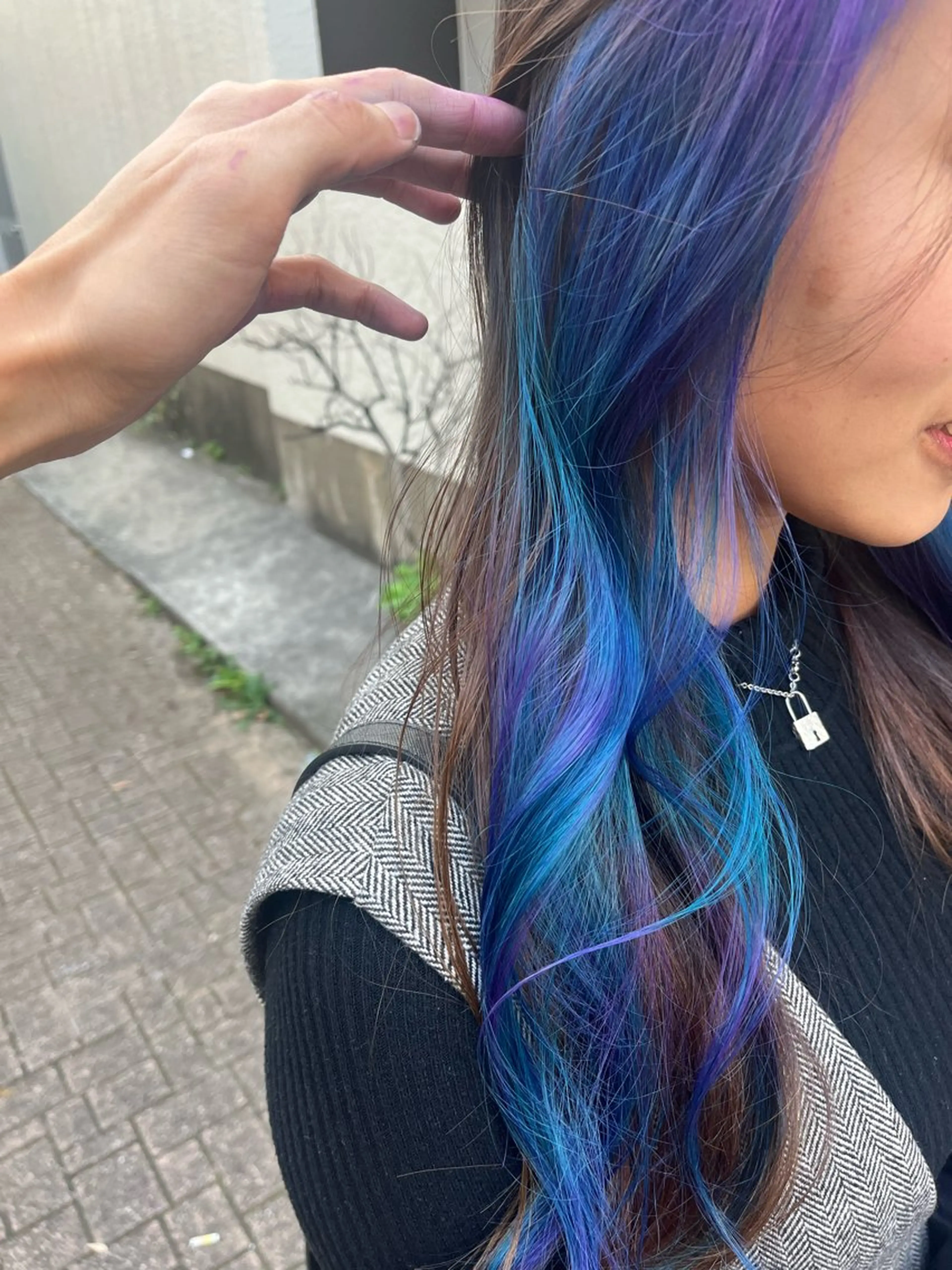 ロング カラー ブリーチ イヤリングカラー インナーカラー ユニコーンカラー カット ヘアカラー トリートメント 原宿サロン代表 デザインカラー伊藤卓のヘアスタイル