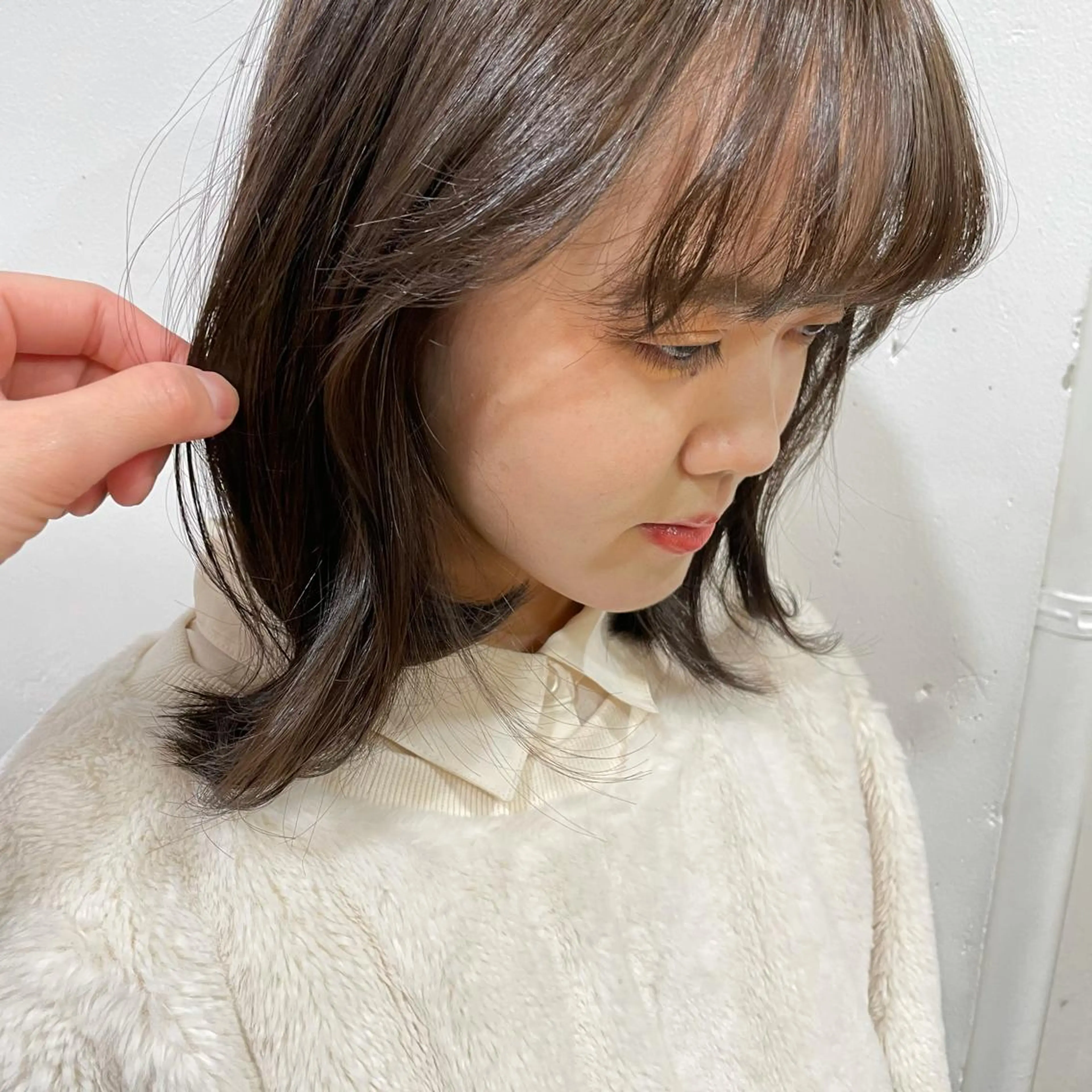 ミディアム カラー ベージュカラー 透明感カラー ブリーチなしで透け感 暖色カラーボブaoiのヘアスタイル