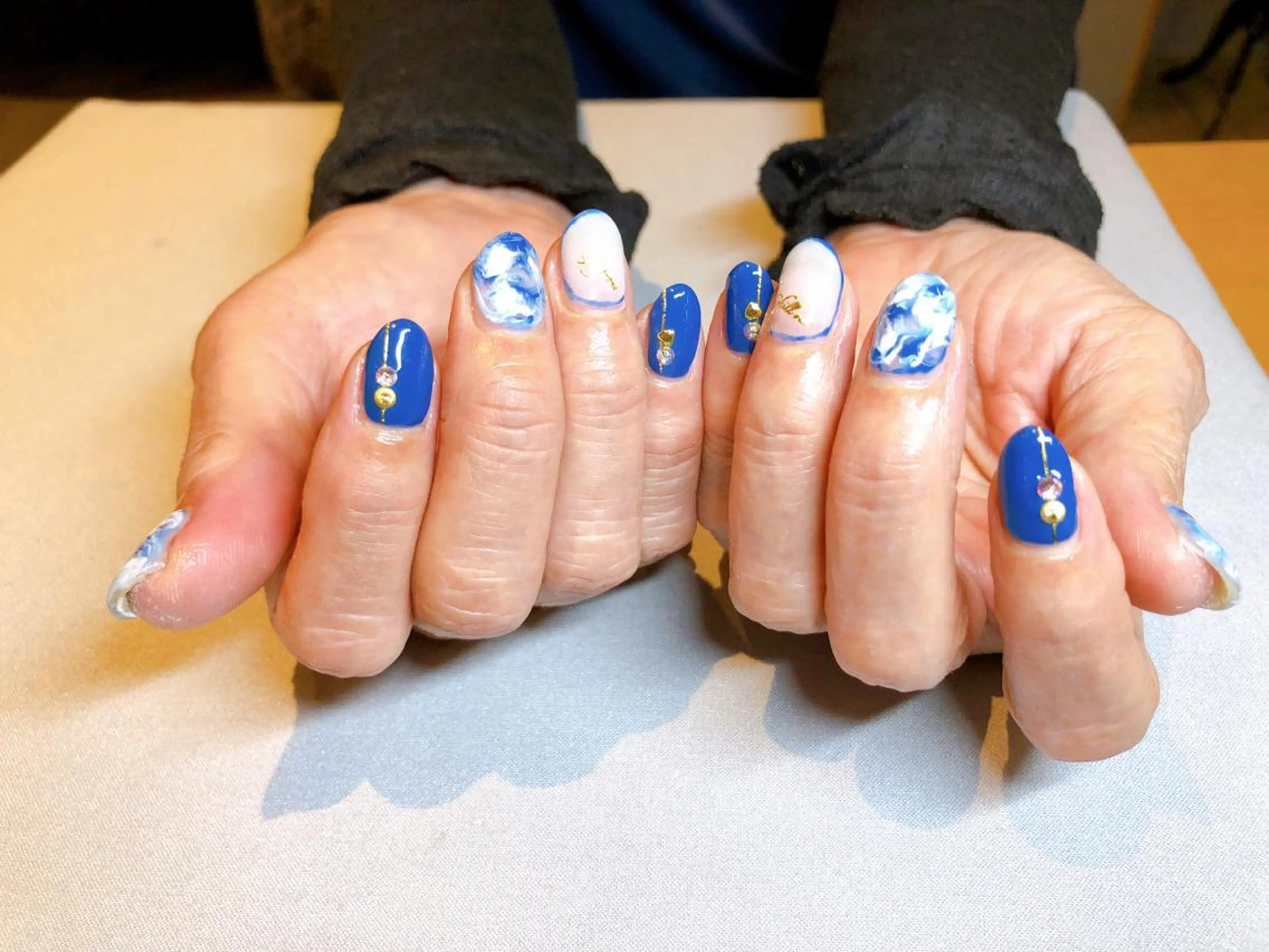 ネイル iiloo aromaworksのネイルデザイン