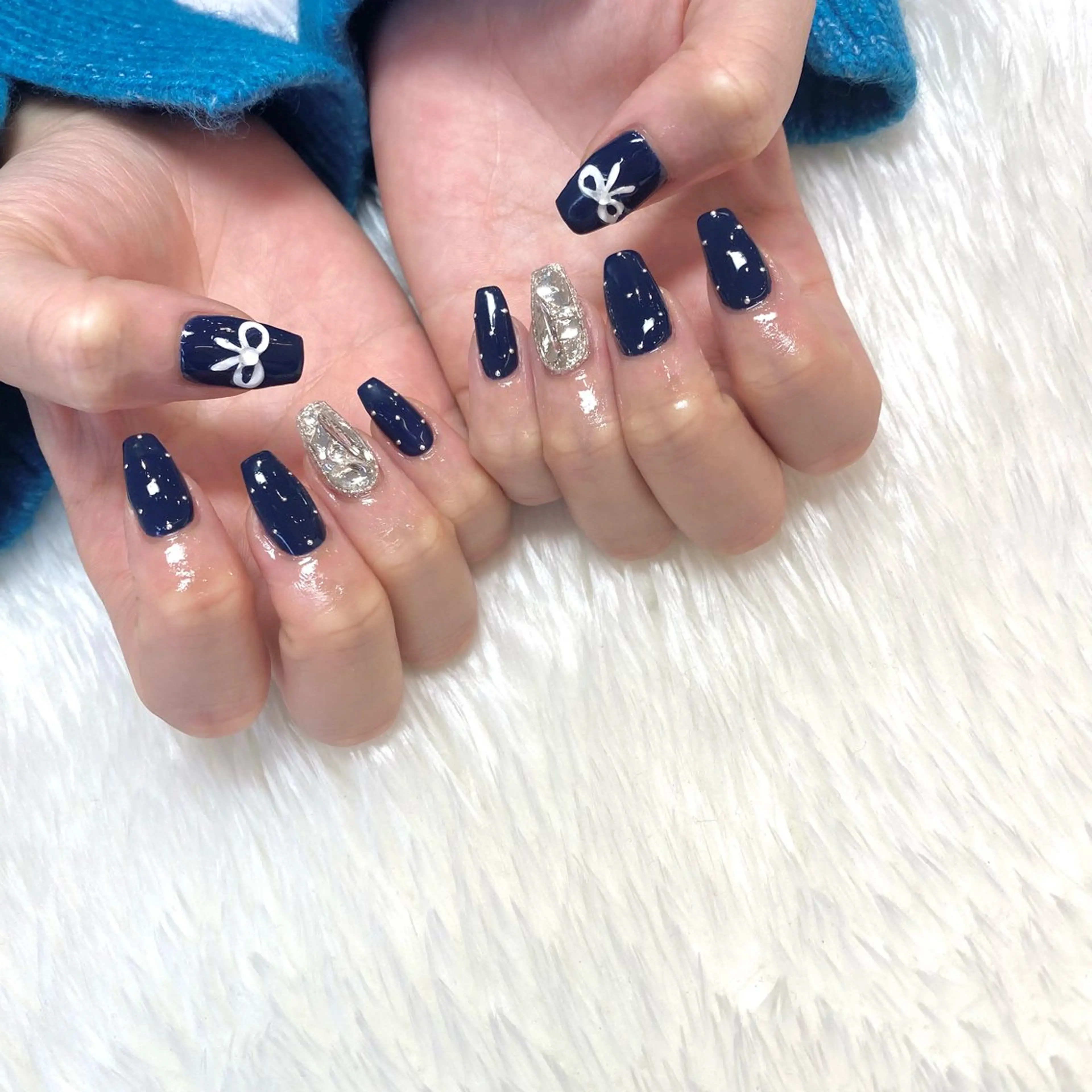 ネイル ドット キラキラネイル オフィスネイル ぷっくりネイル リボン Nailsalon Merci所属・Merci momoのネイルデザイン