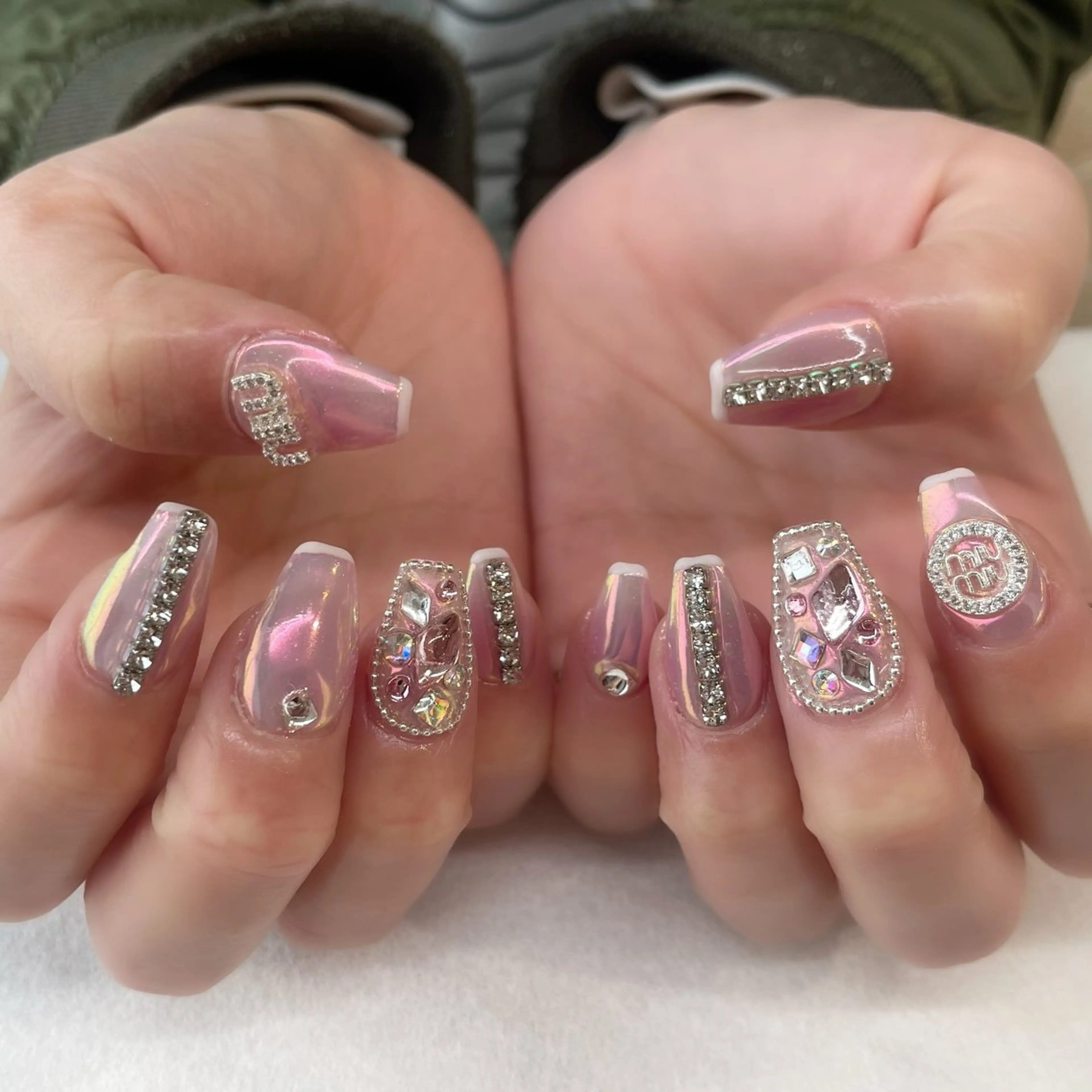 ネイル ハンドネイル 🌈🐰 saki. m 🐰🌈のネイルデザイン