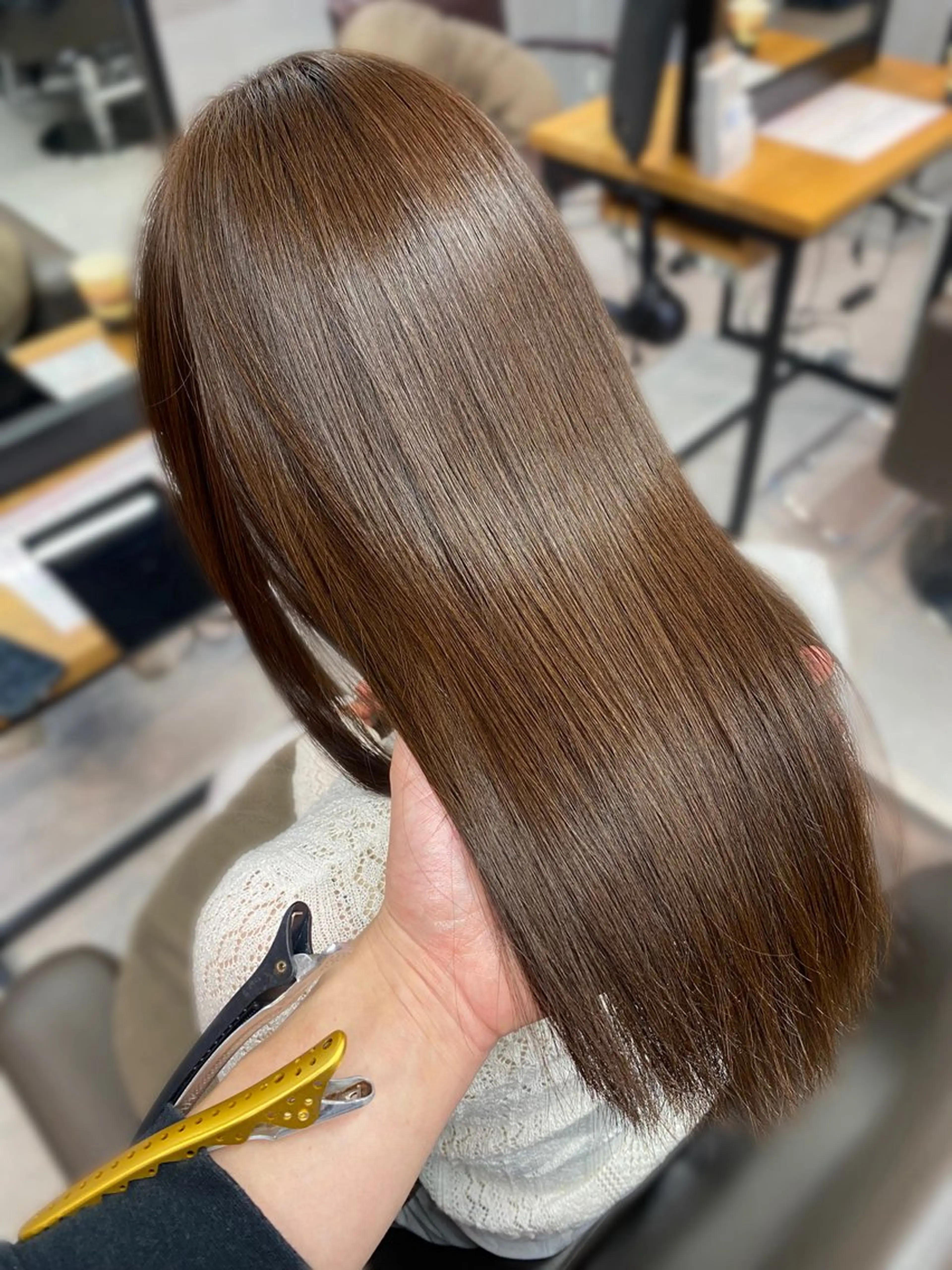 セミロング カラー 髪質改善 ヘアカラー トリートメント 銀座メンズパーマ🦚 ブリーチ🌿レイヤーのヘアスタイル