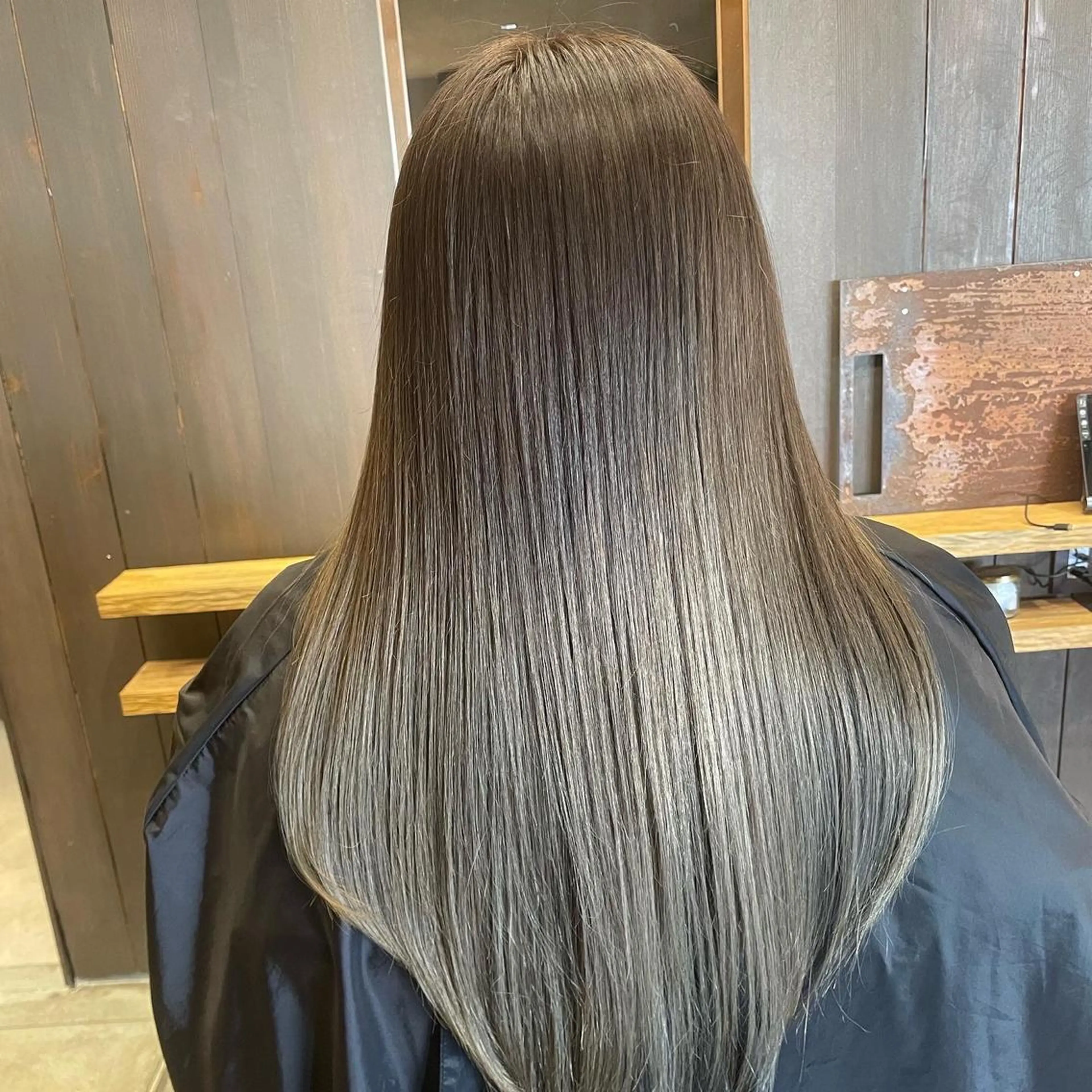 セミロング カラー カット 縮毛矯正 トリートメント 栗原 瑠世のヘアスタイル