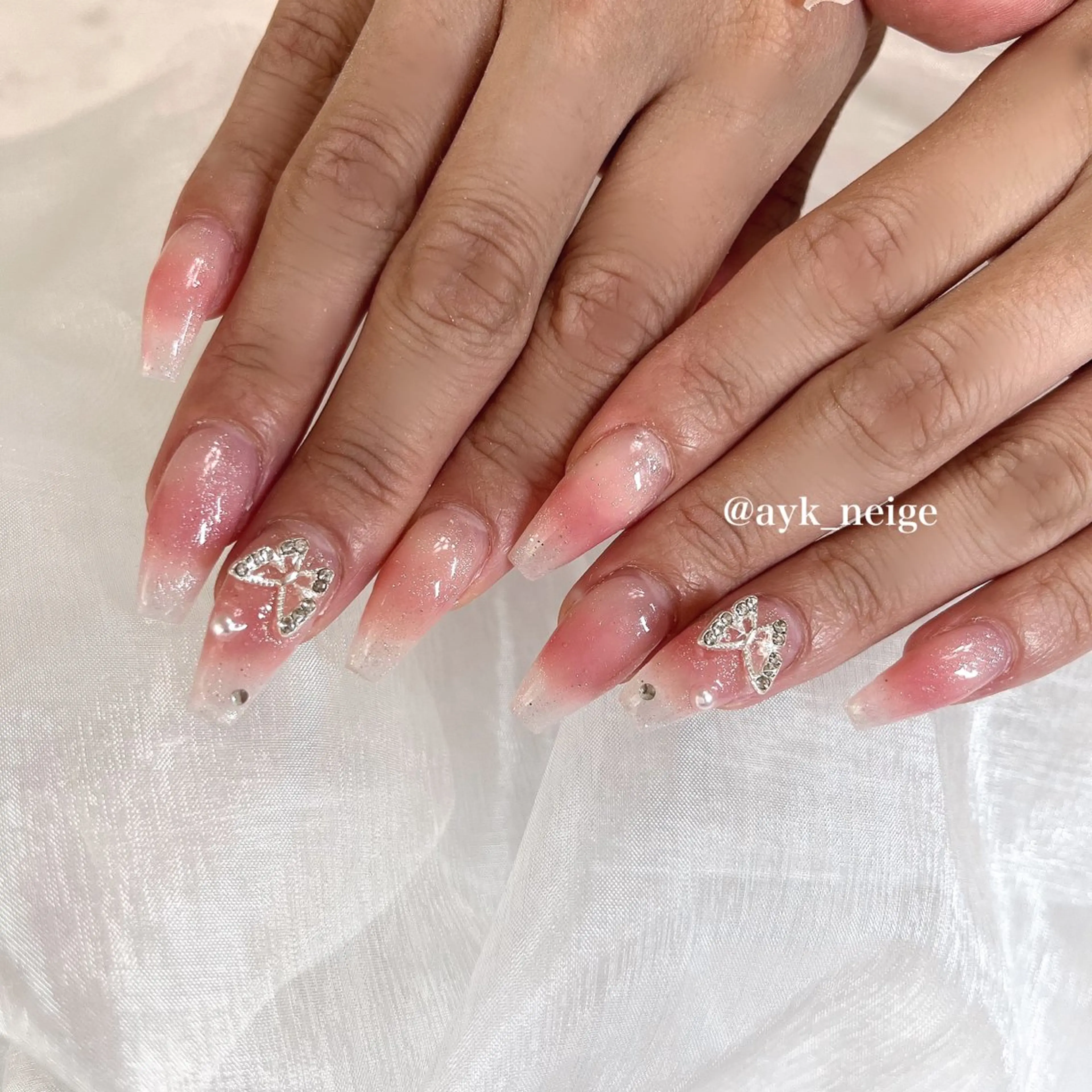 ネイル フットネイル キラキラネイル 韓国ネイル リボン n'eige nail所属・大谷 綾香のネイルデザイン