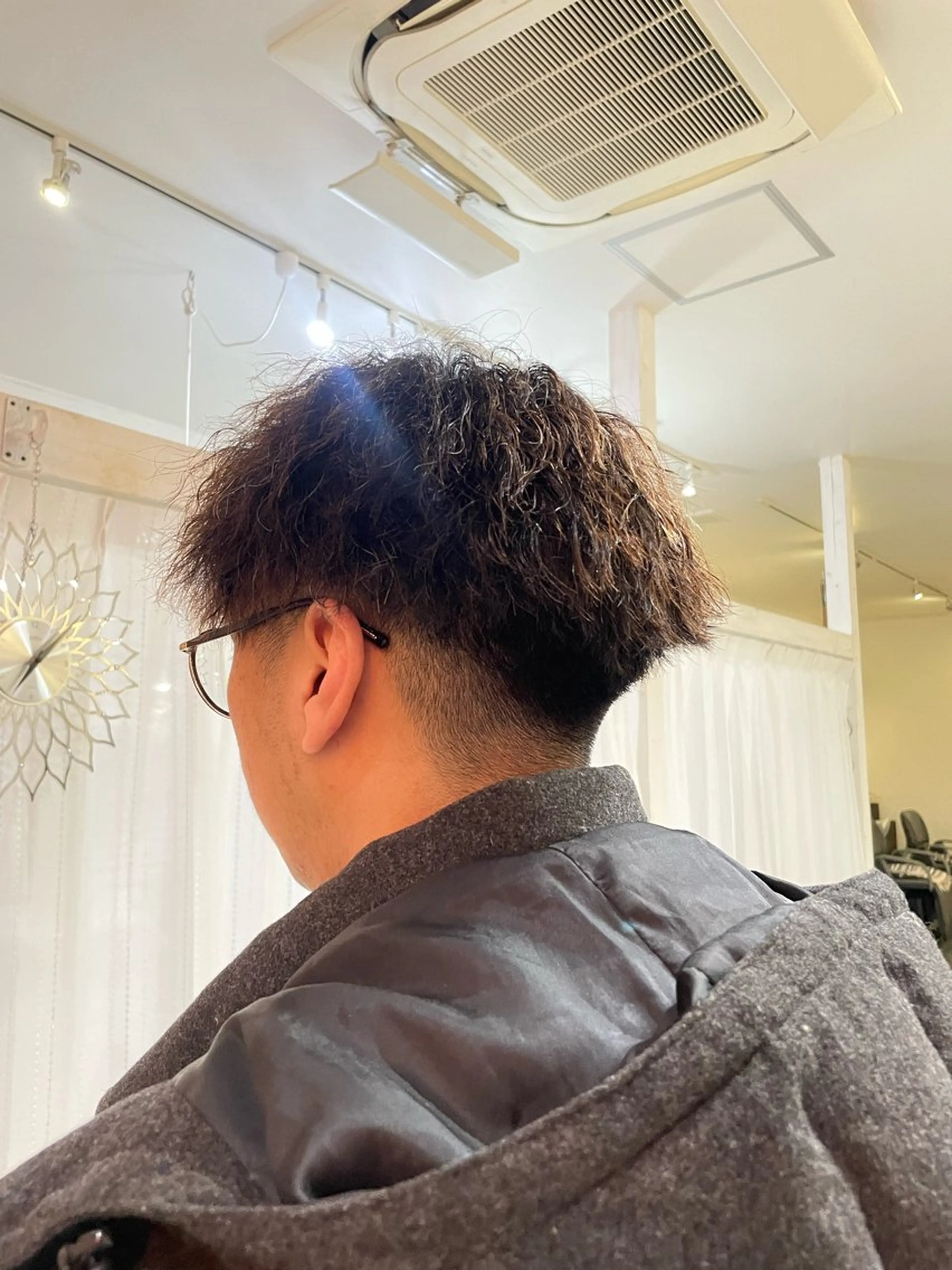 ショート パーマ メンズ メンズブリーチ フェードカット メンズハイライト メンズメッシュ メンズパーマ Men's hair salon First 中百舌鳥店所属・First なかもず 店 YUKIのヘアスタイル