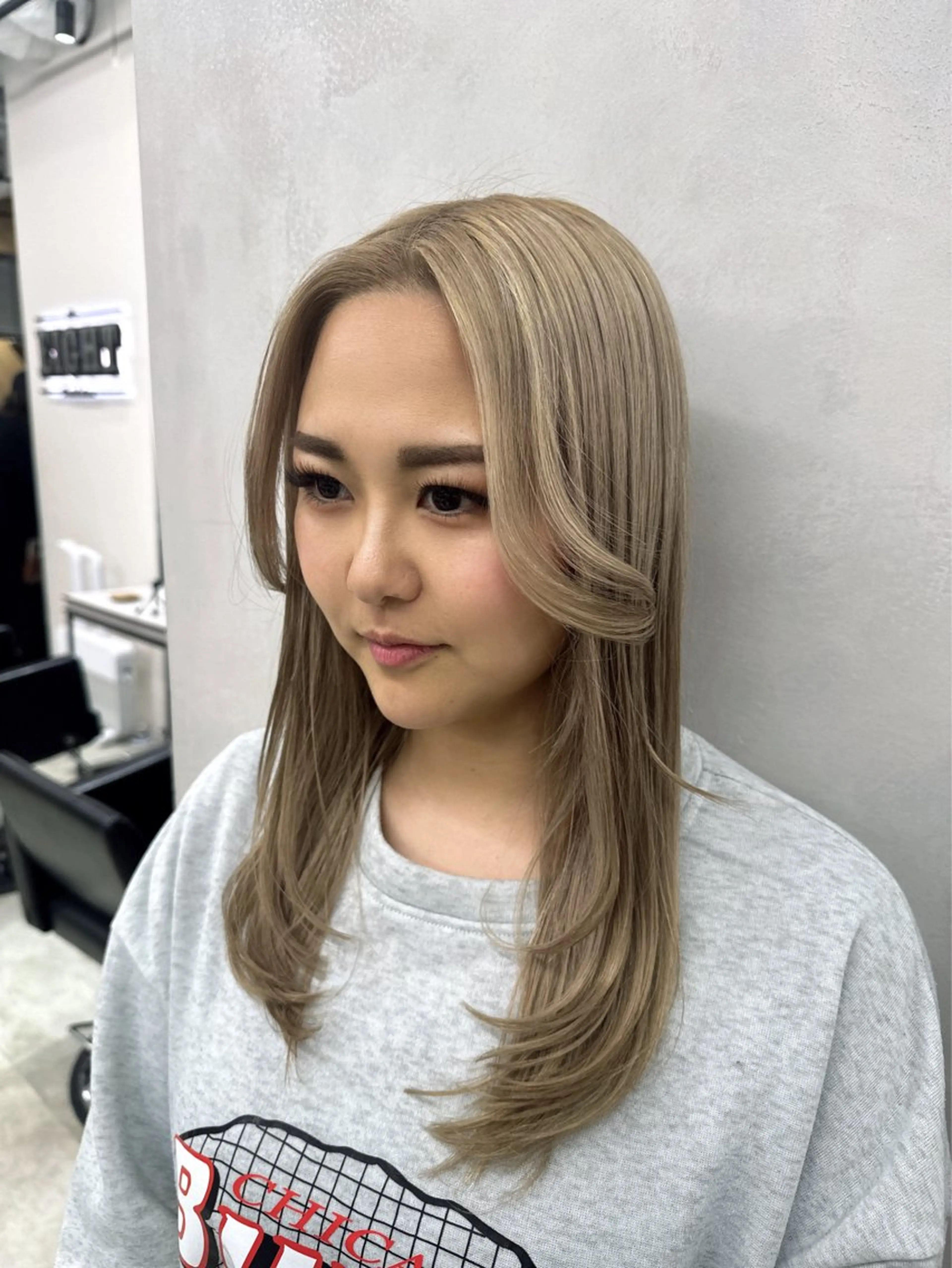 セミロング カラー ベージュカラー ホワイトベージュ カット ヘアカラー トリートメント 透明感カラー✨艶髪 制作🌱山根あゆみのヘアスタイル