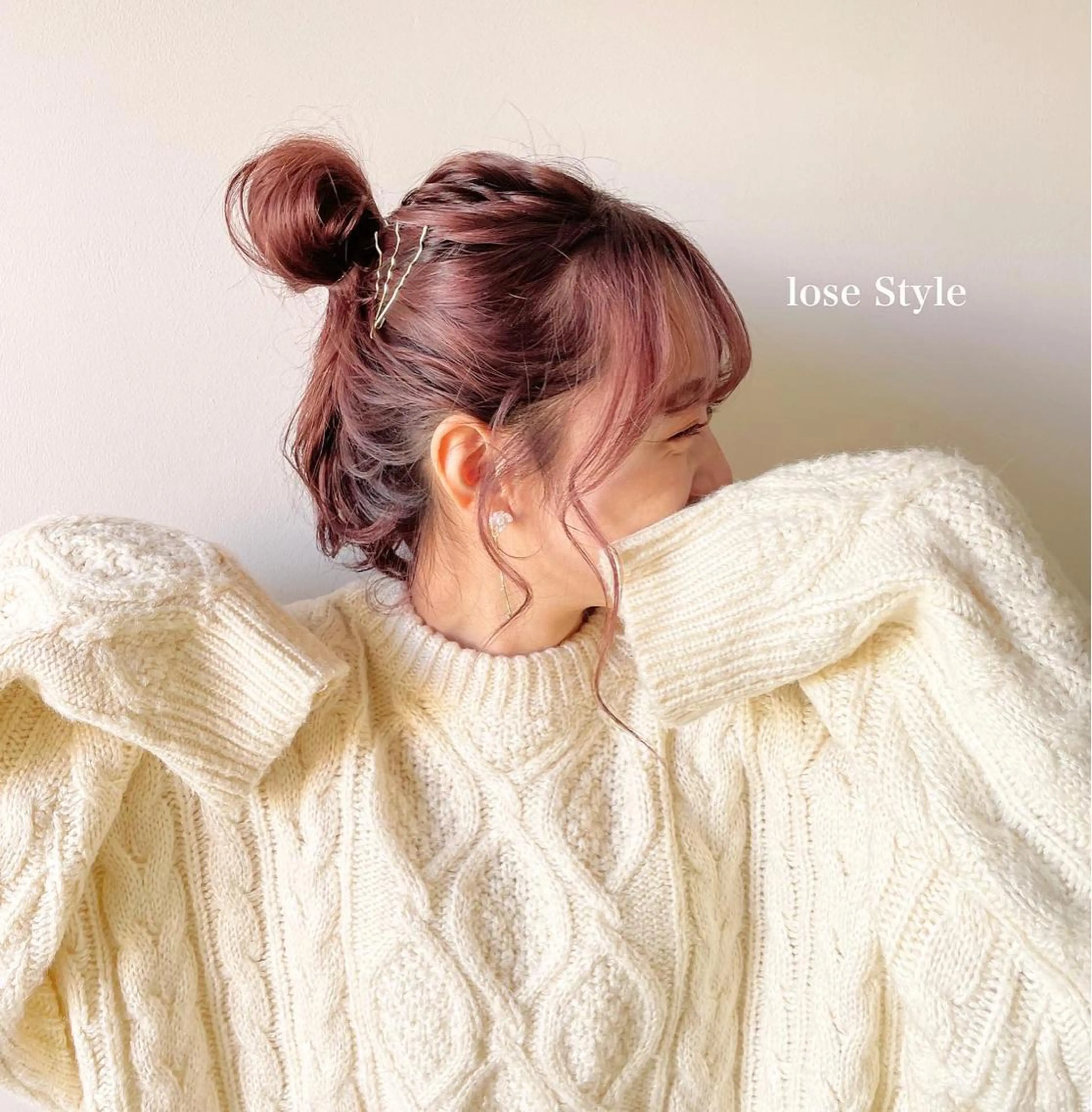 セミロング カラー ヘアアレンジ お団子ヘア ピンクカラー エクステ/ハイトーン 🐏☁️miminaのヘアスタイル
