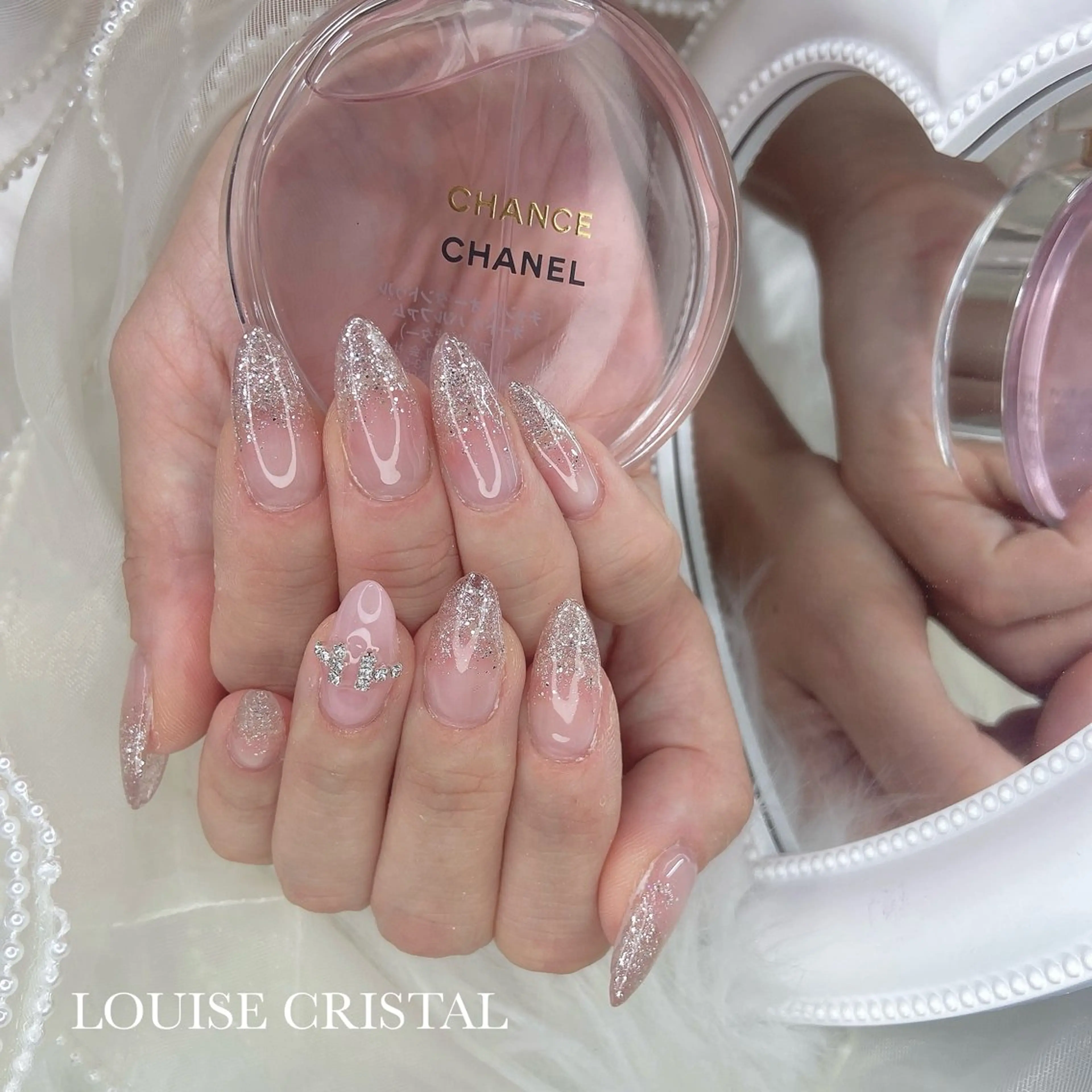 ネイル ハンドネイル LOUISE CRYSTALのネイルデザイン