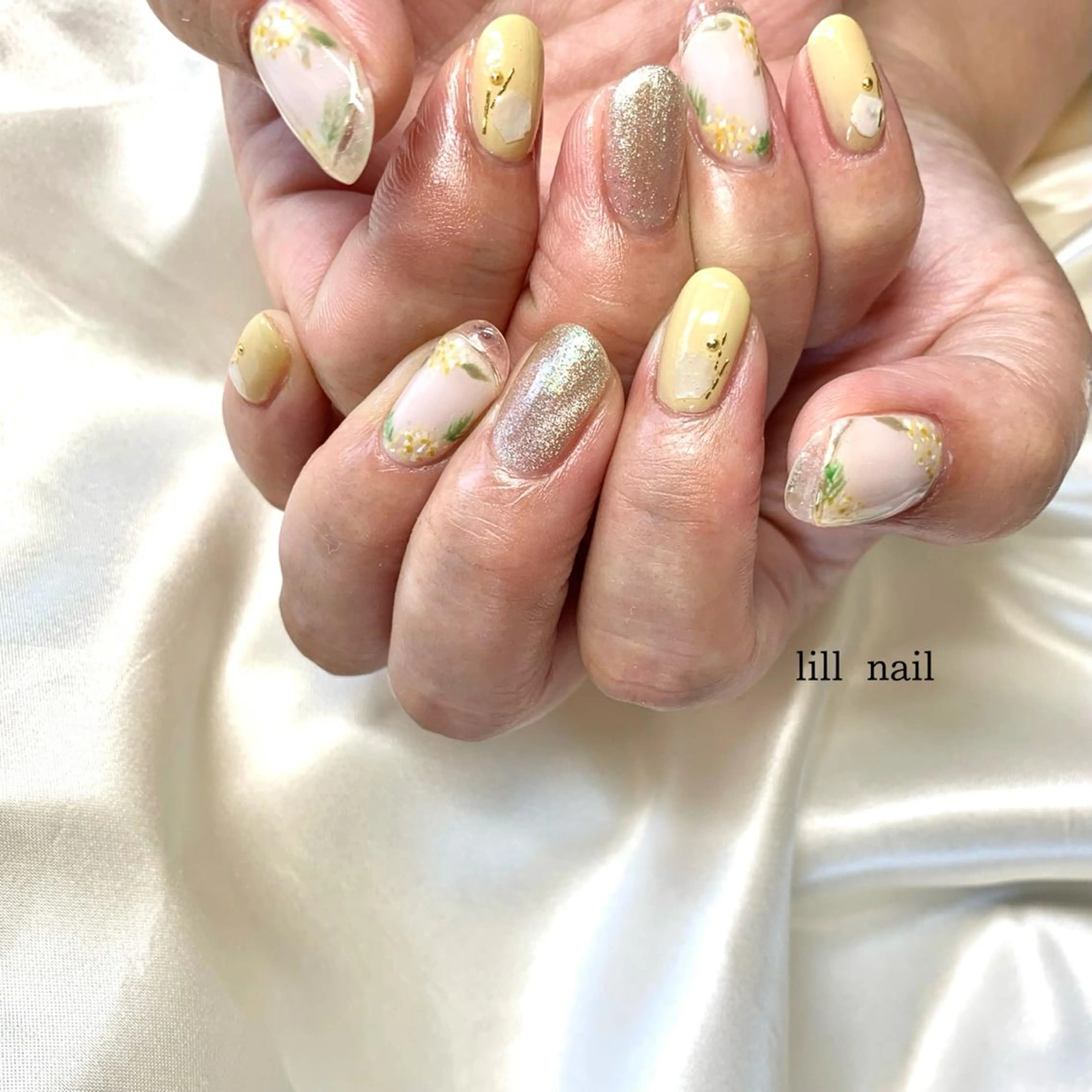 ミディアム pllia beautyのネイルデザイン