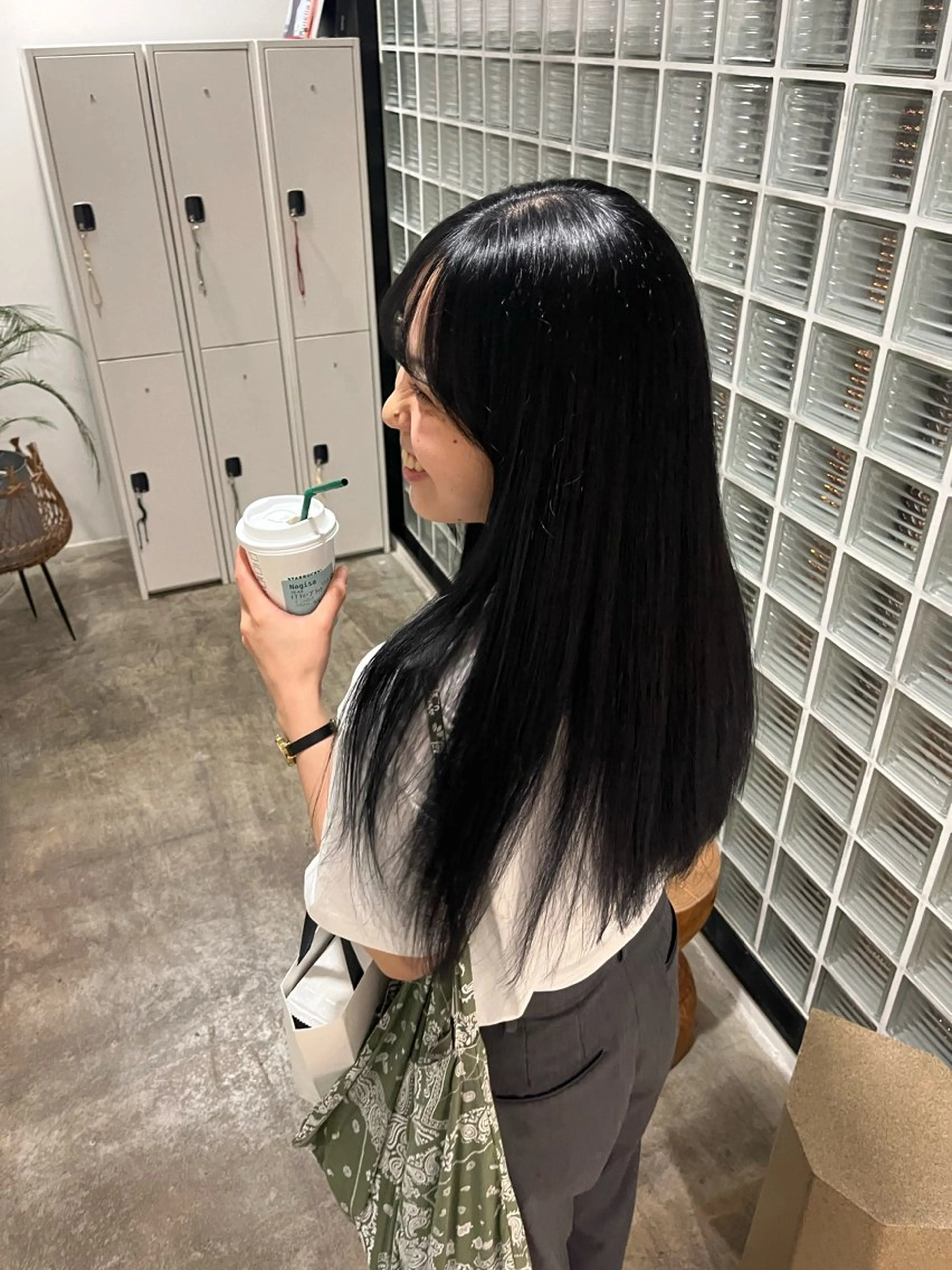 ロング ヘアカラー トリートメント 岡田 琉花のヘアスタイル