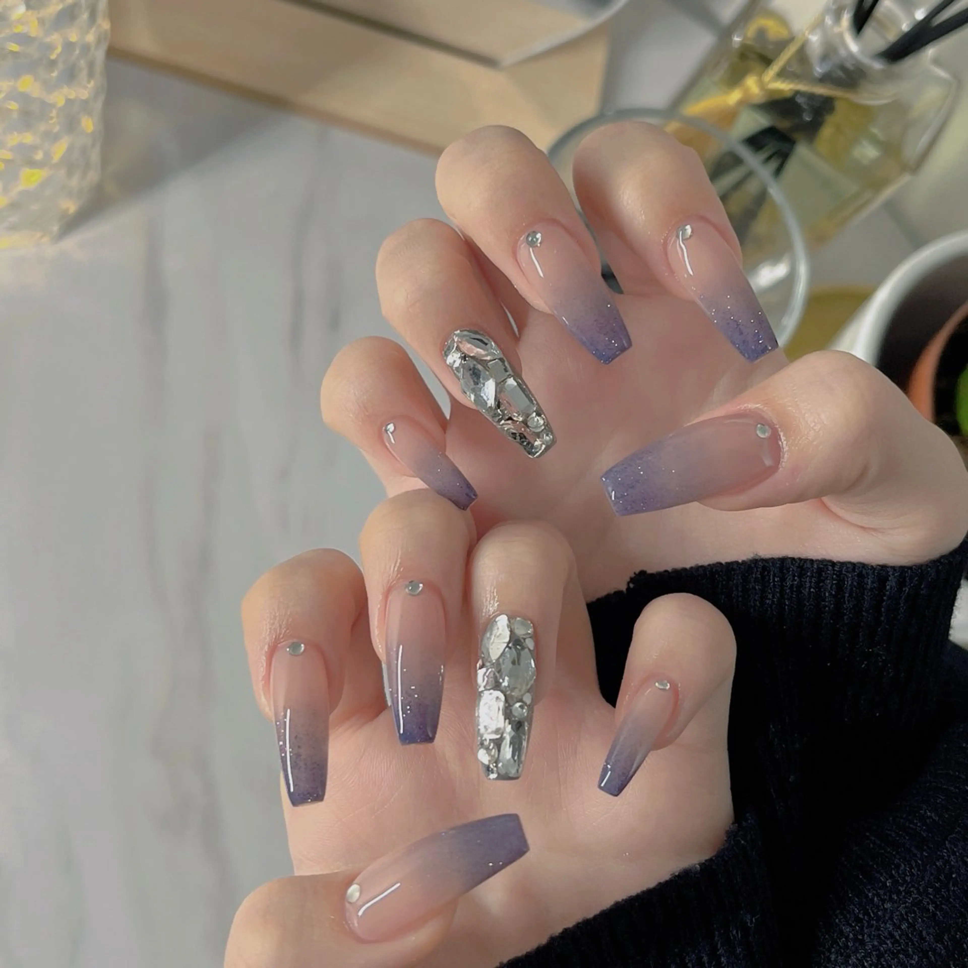 ネイル フットネイル フレンチネイル ジェルネイル ラメ(グリッター) ラメグラデーション ハンドネイル NEO Beauty Salon所属・𝐍𝐄𝐎 𝐉𝐔𝐑𝐈のネイルデザイン