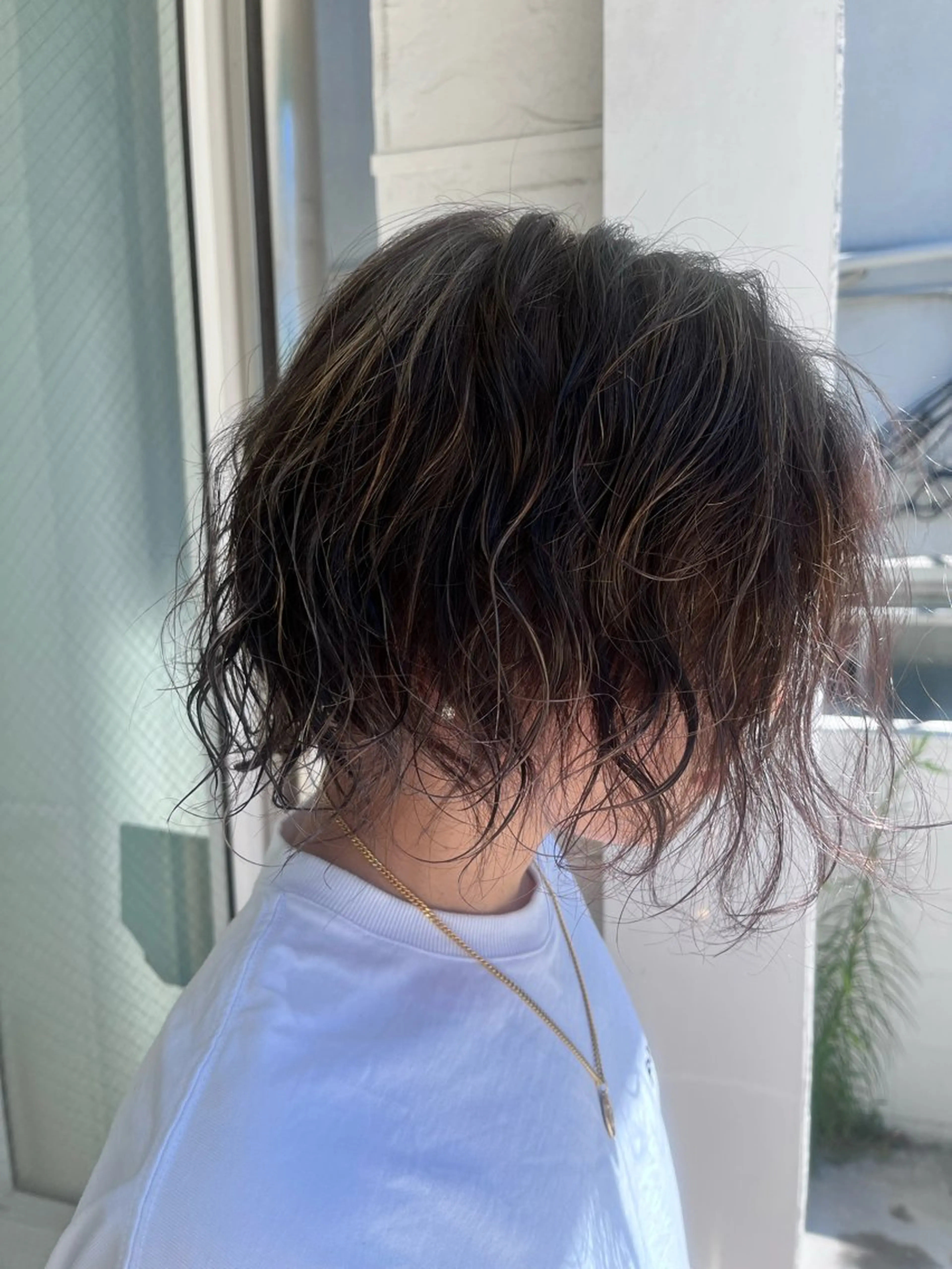 ショート カラー パーマ メンズ カット ヘアカラー ナチュラル暖色カラー 🤎 佐藤栞のヘアスタイル