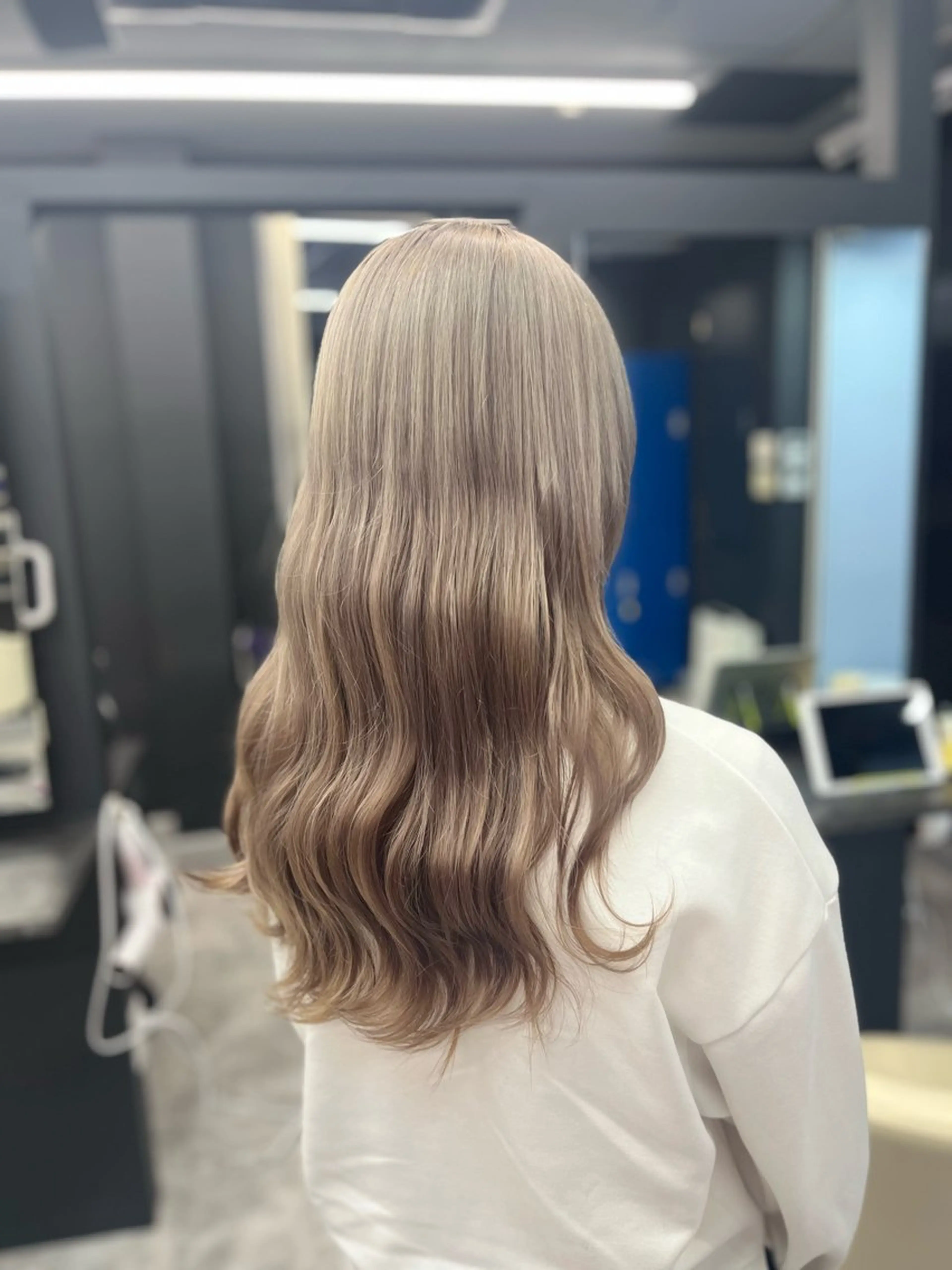 ロング カラー ベージュカラー ミルクティーベージュ ヘアカラー トリートメント White梅田  ／ COCOのヘアスタイル