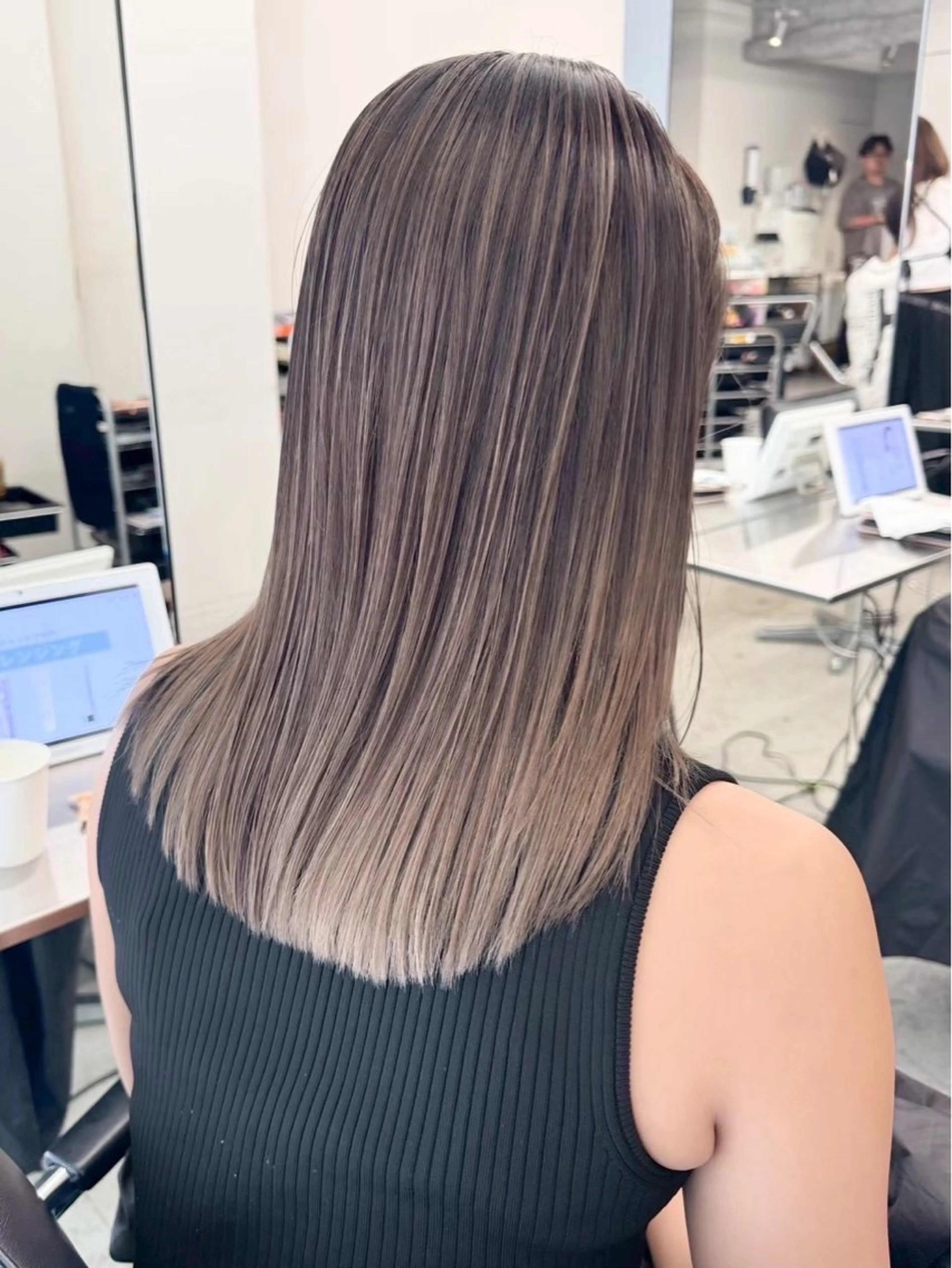 セミロング レイヤーカット 透明感カラー/ Manatoのヘアスタイル